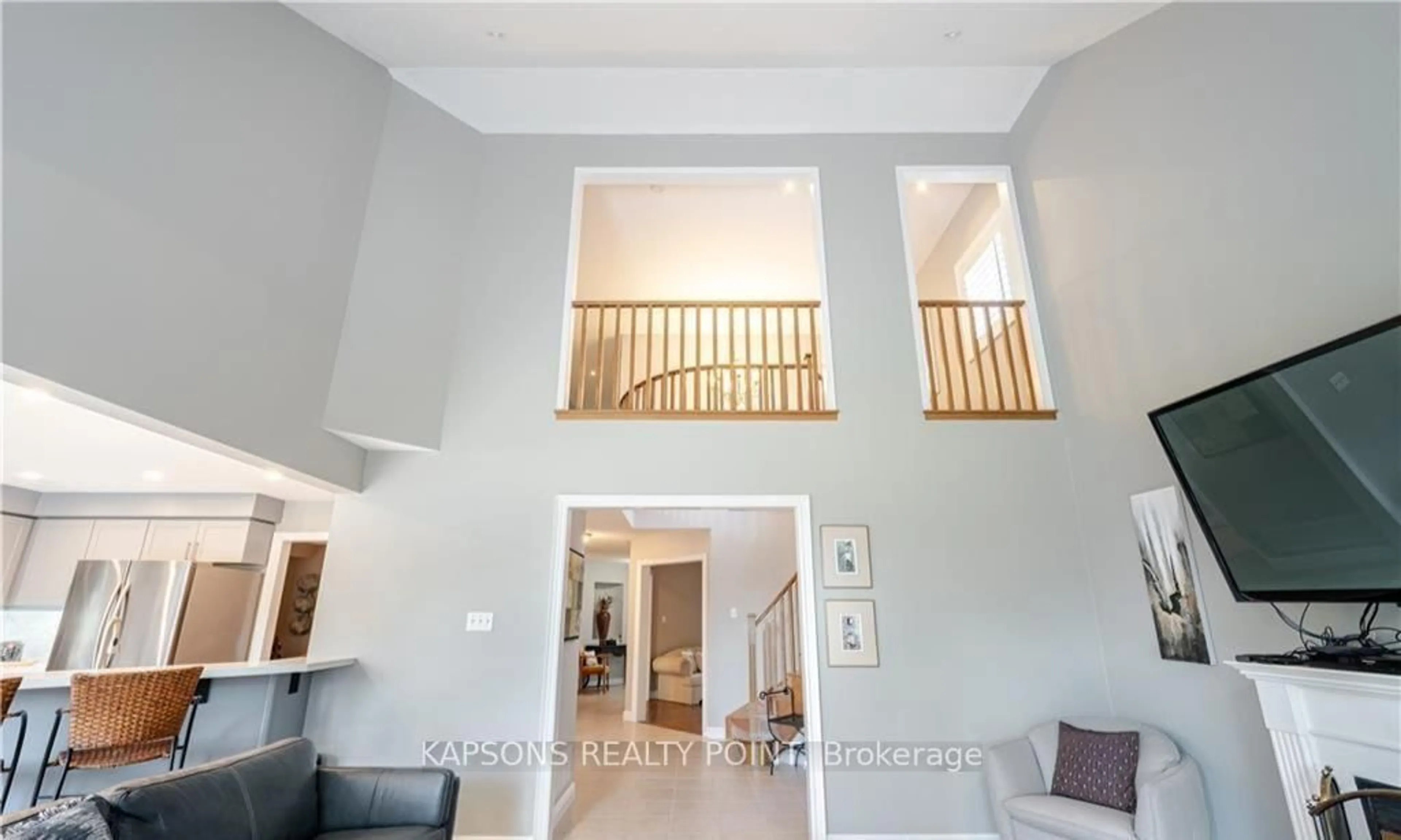 Indoor foyer for 26 Baccarat Cres, Brampton Ontario L7A 1K7