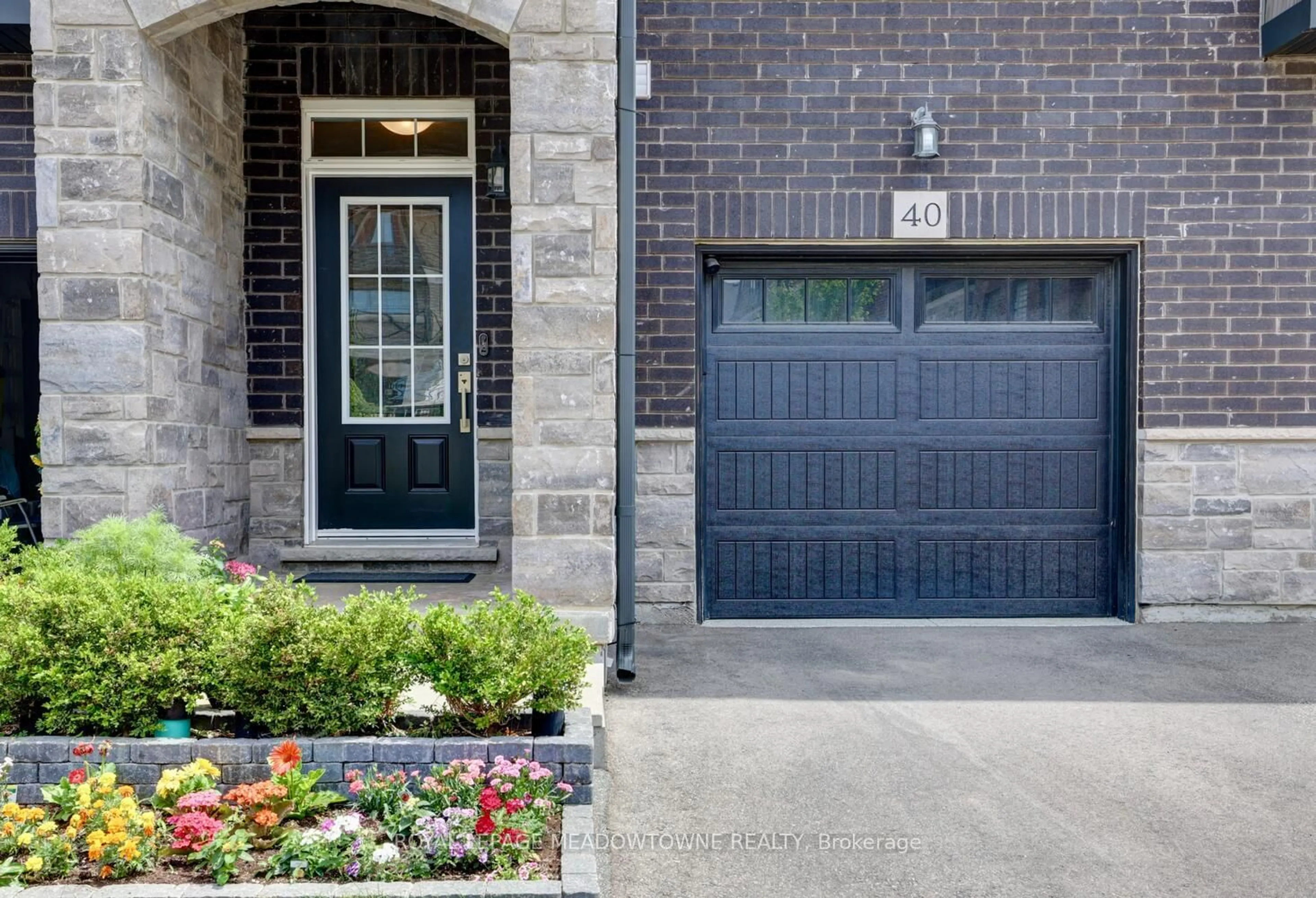 Home with brick exterior material, street for 445 Ontario St #40, Milton Ontario L9T 9K3