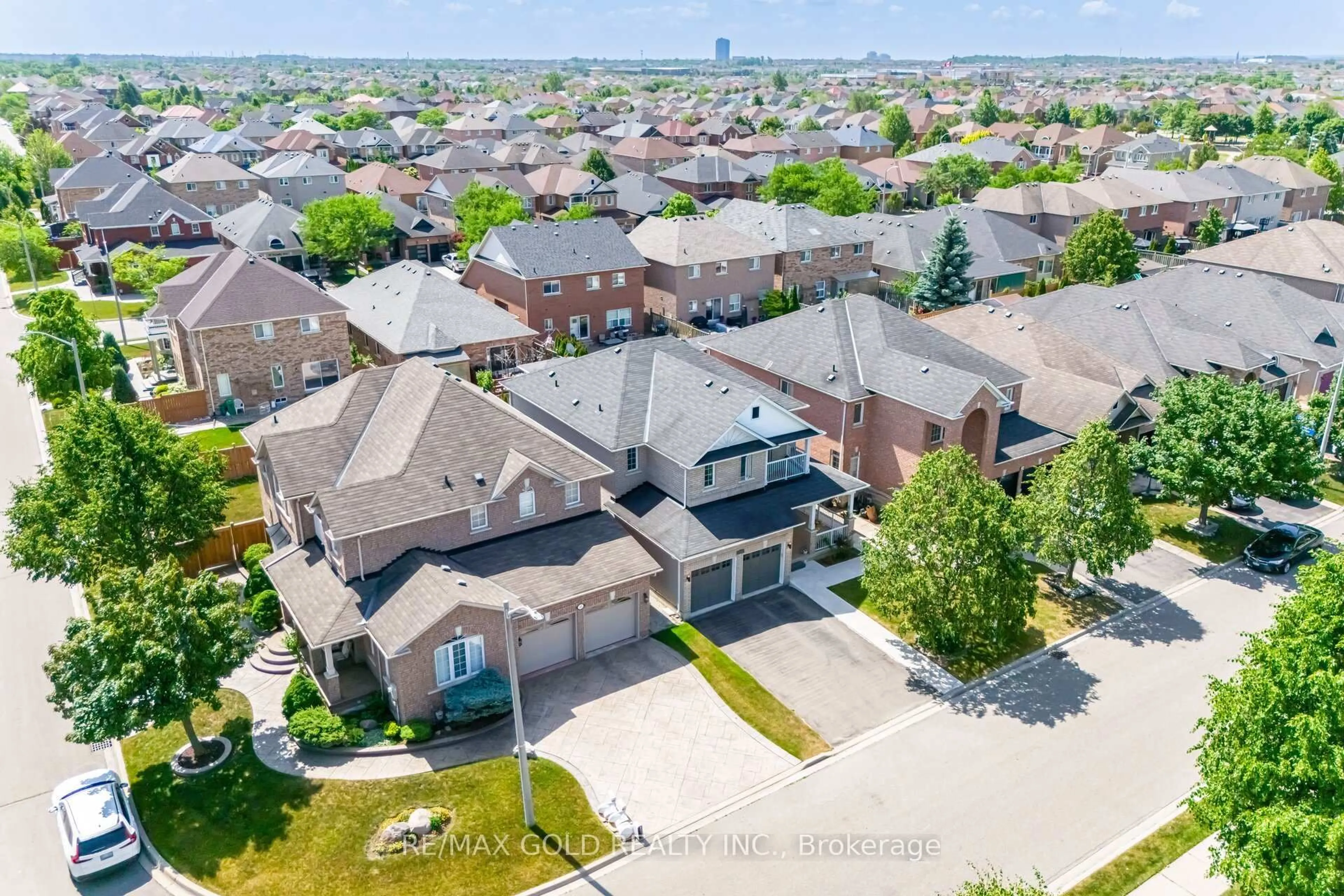 A pic from outside/outdoor area/front of a property/back of a property/a pic from drone, street for 22 Dovergreen Dr, Brampton Ontario L7A 2N3