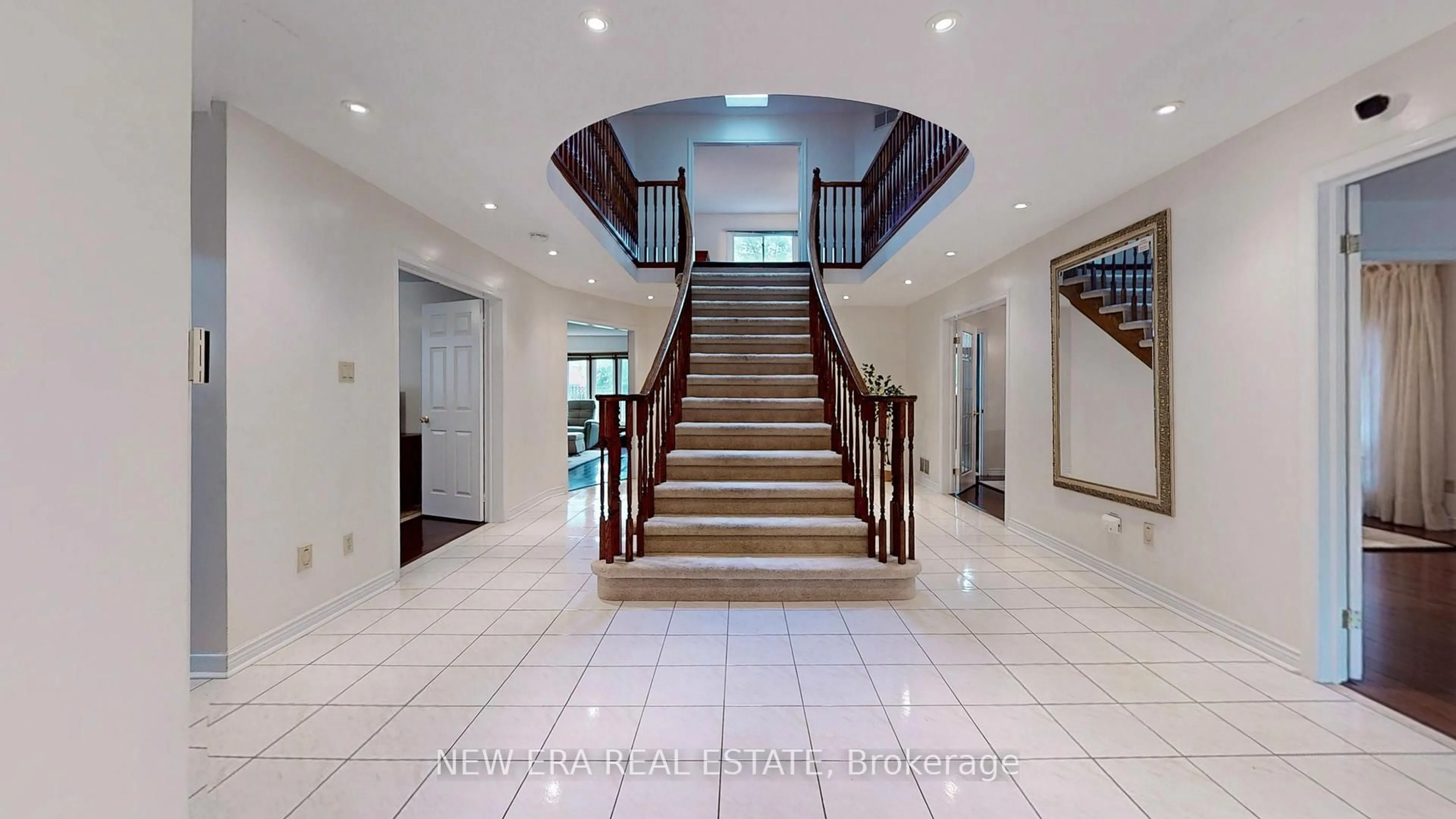 Indoor foyer for 2156 Lumberman Lane, Oakville Ontario L6M 2Y9