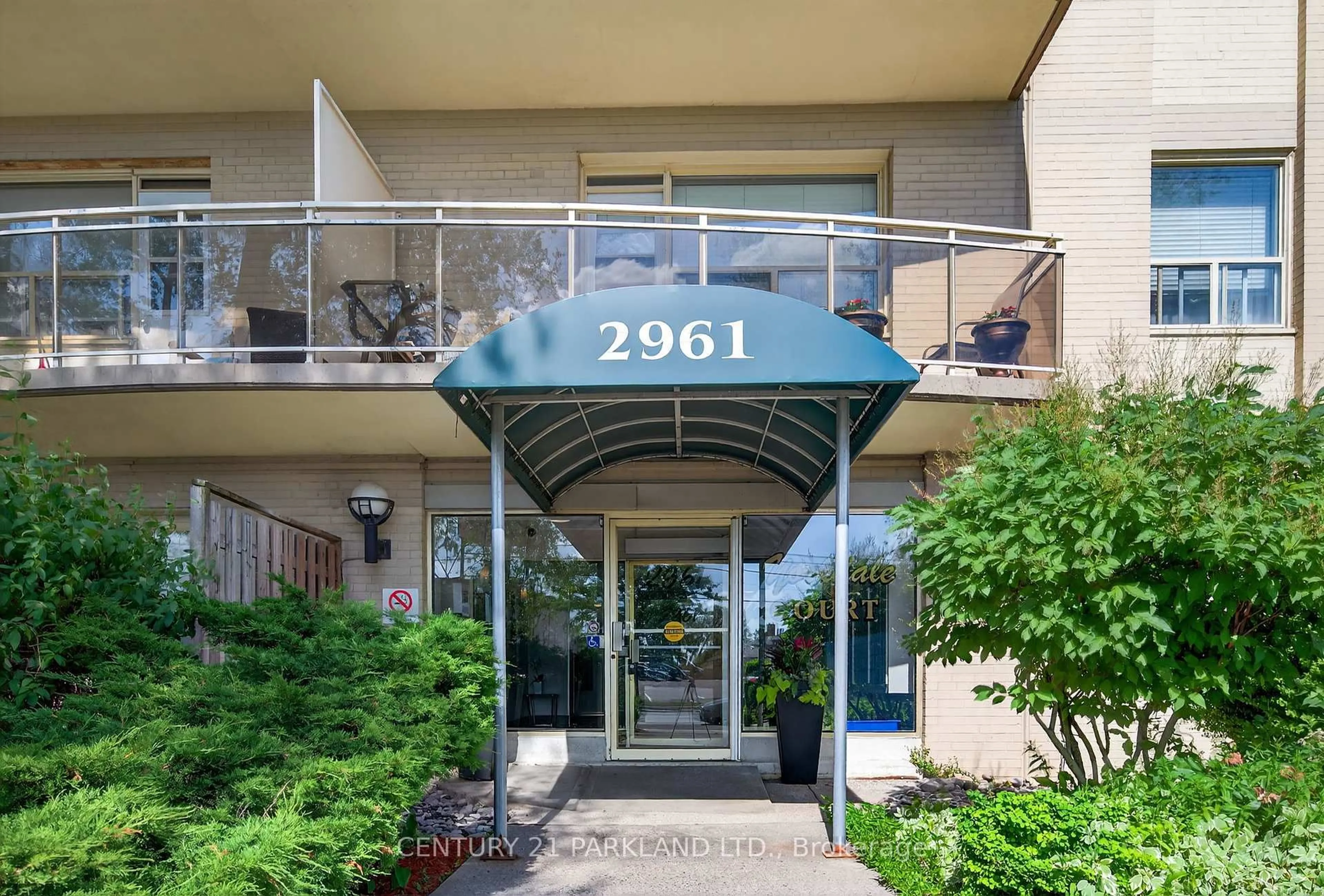 Indoor foyer for 2961 Dufferin St #202, Toronto Ontario M6B 3T2