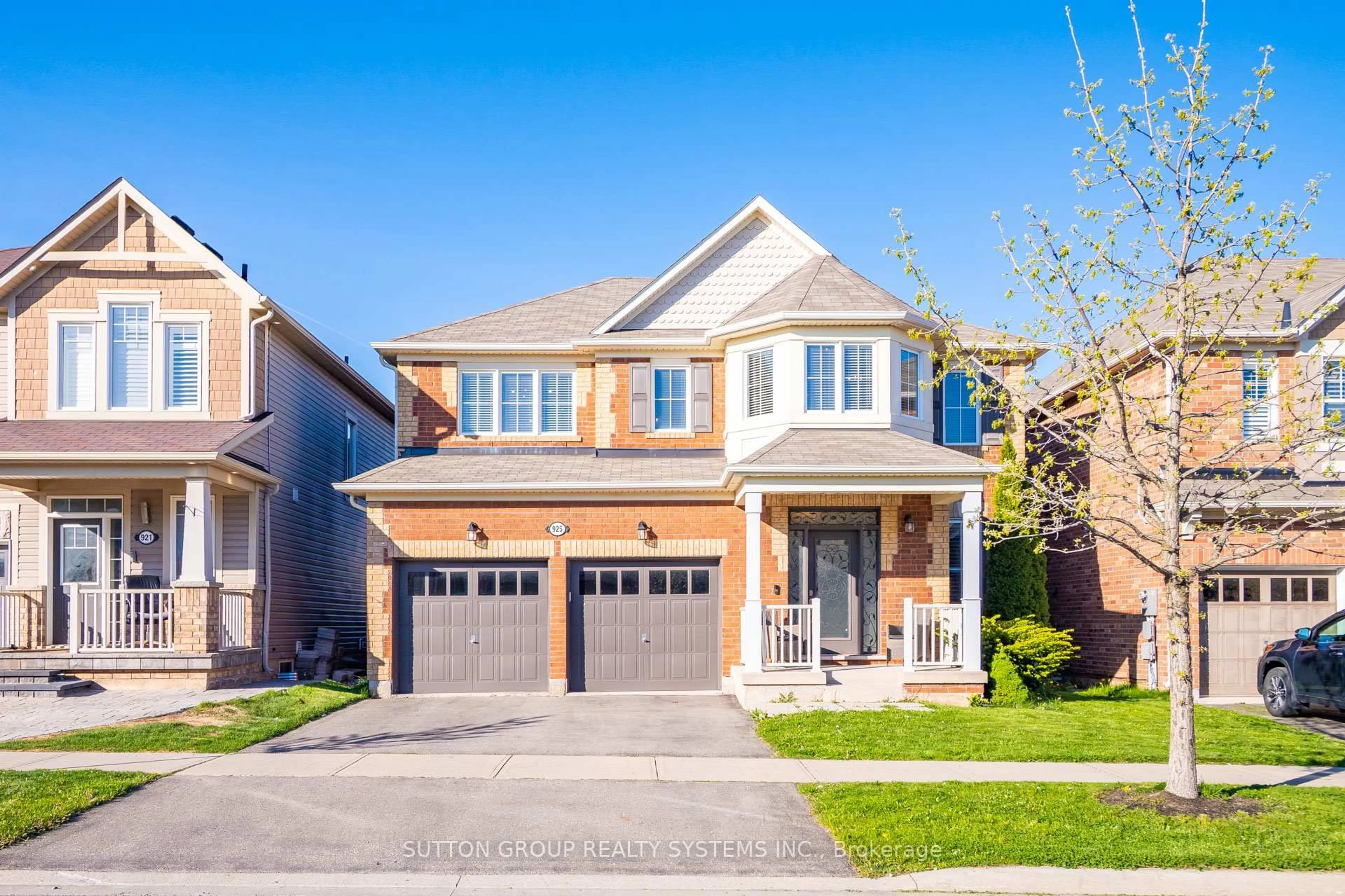 Home with brick exterior material, street for 925 Dice Way, Milton Ontario L9T 8C9