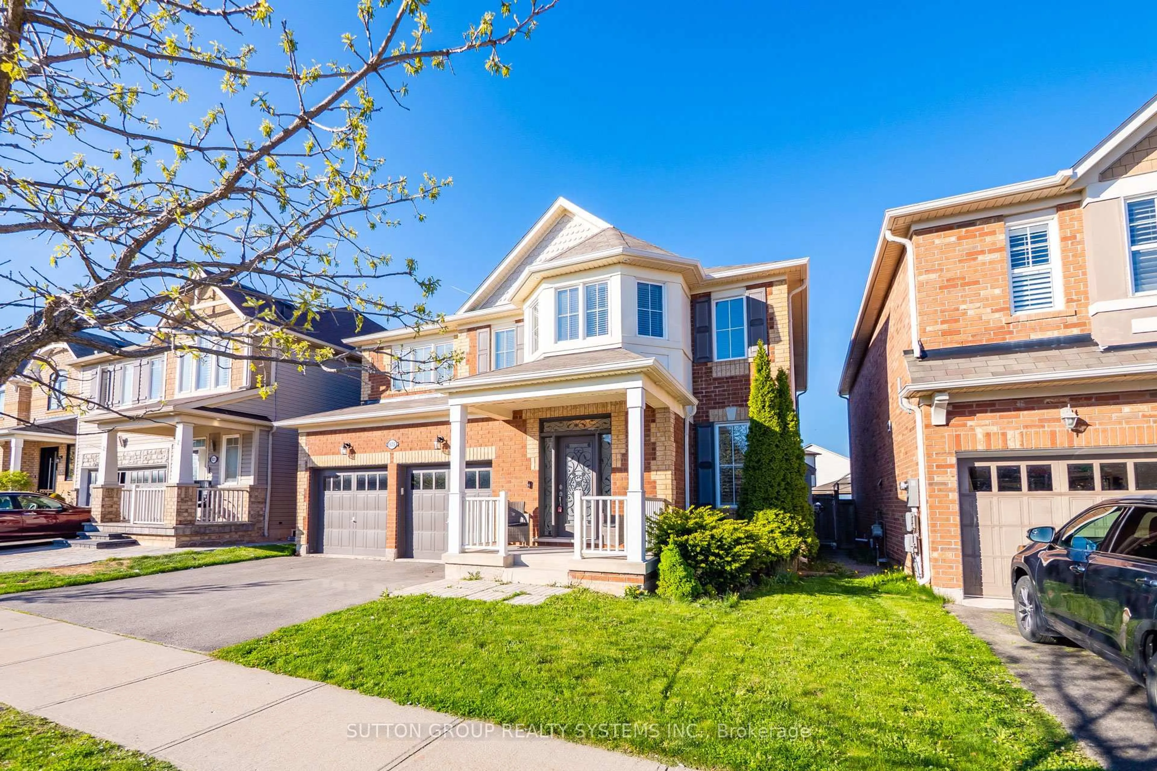 Home with brick exterior material, street for 925 Dice Way, Milton Ontario L9T 8C9