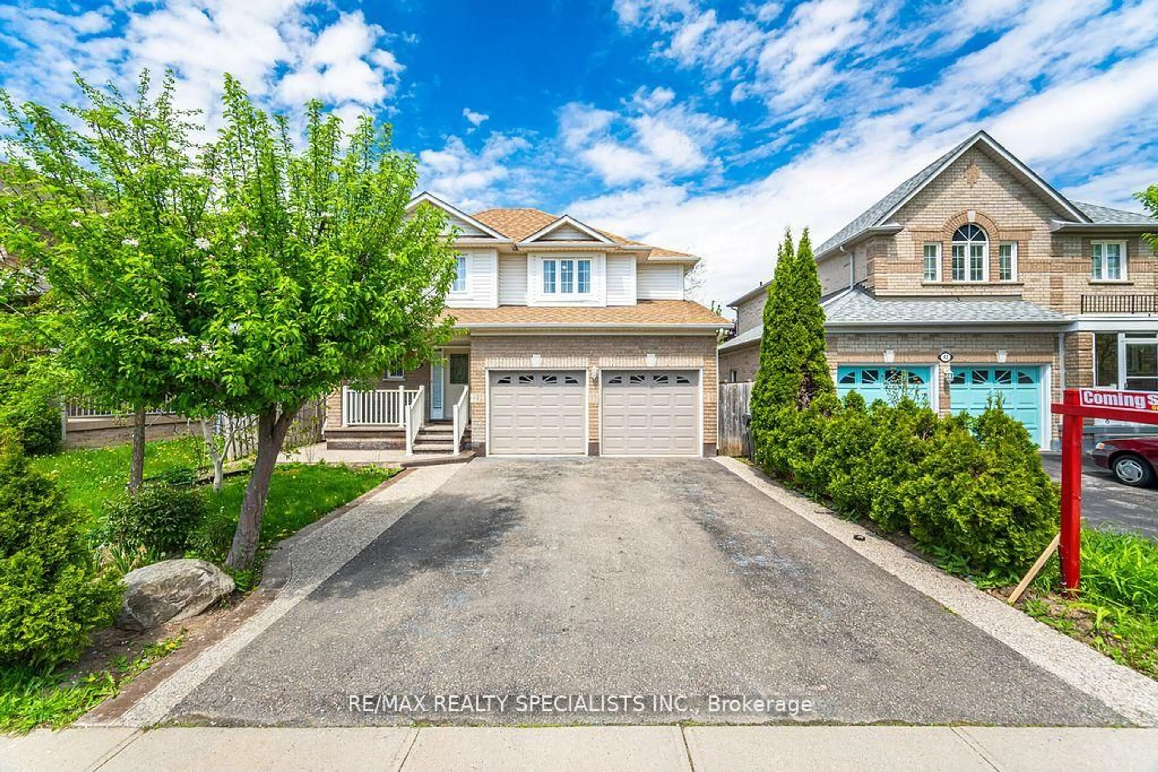 A pic from outside/outdoor area/front of a property/back of a property/a pic from drone, street for 44 Deforest Dr, Brampton Ontario L7A 2Y1