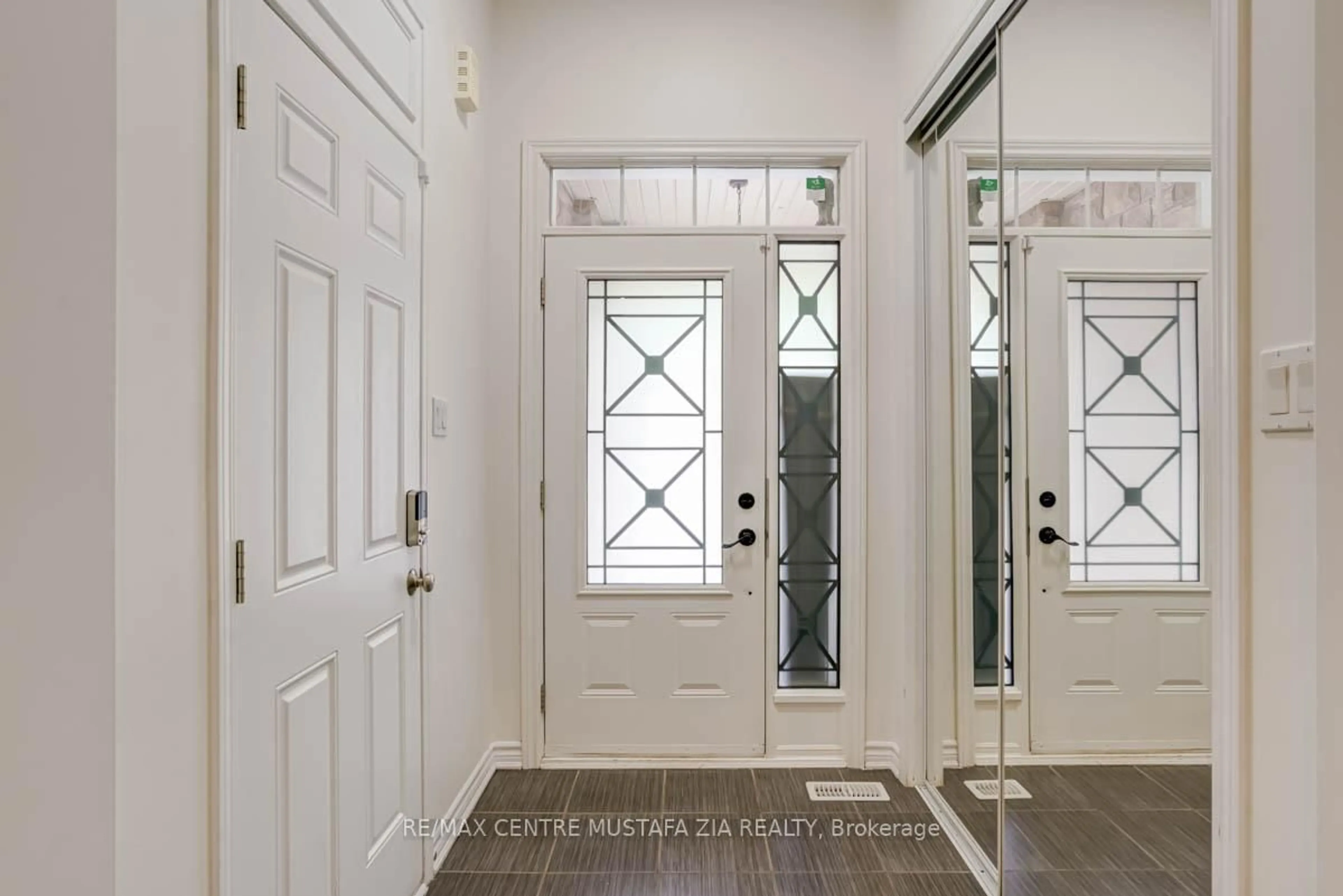 Indoor entryway for 359 Emmett Landing, Milton Ontario L9E 0A6
