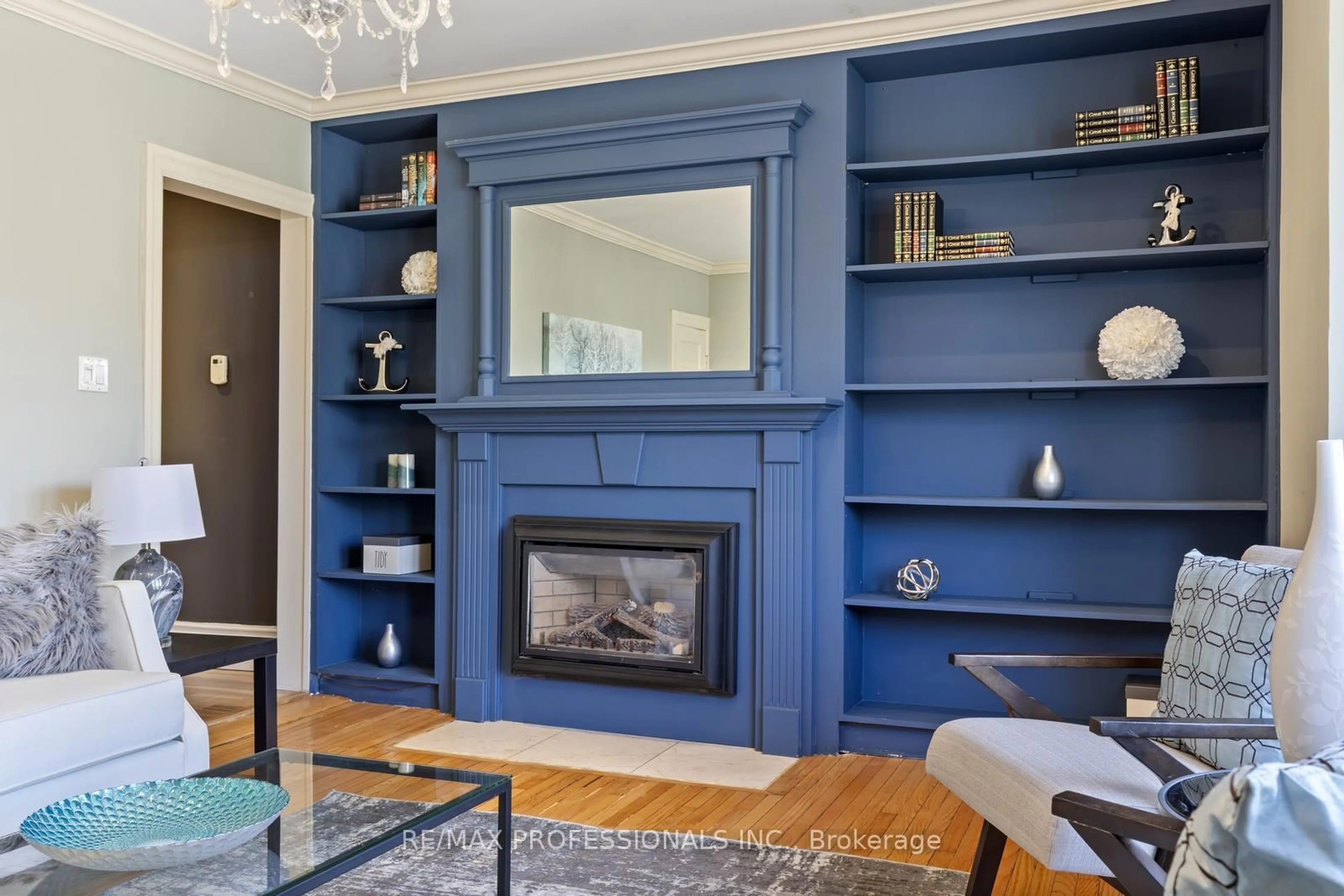 Living room with furniture, wood/laminate floor for 179 Marion St, Toronto Ontario M6R 1E9