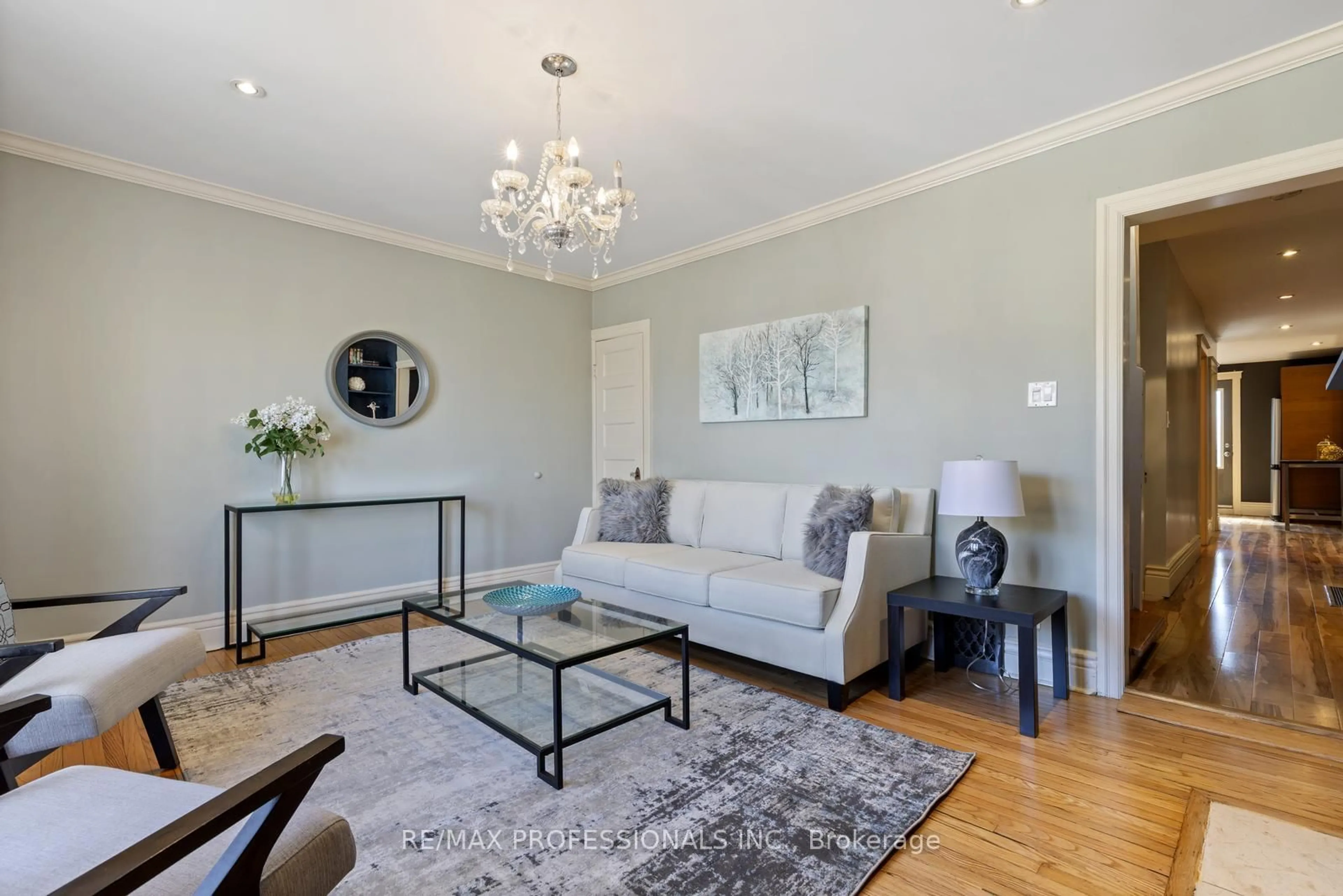 Living room with furniture, unknown for 179 Marion St, Toronto Ontario M6R 1E9