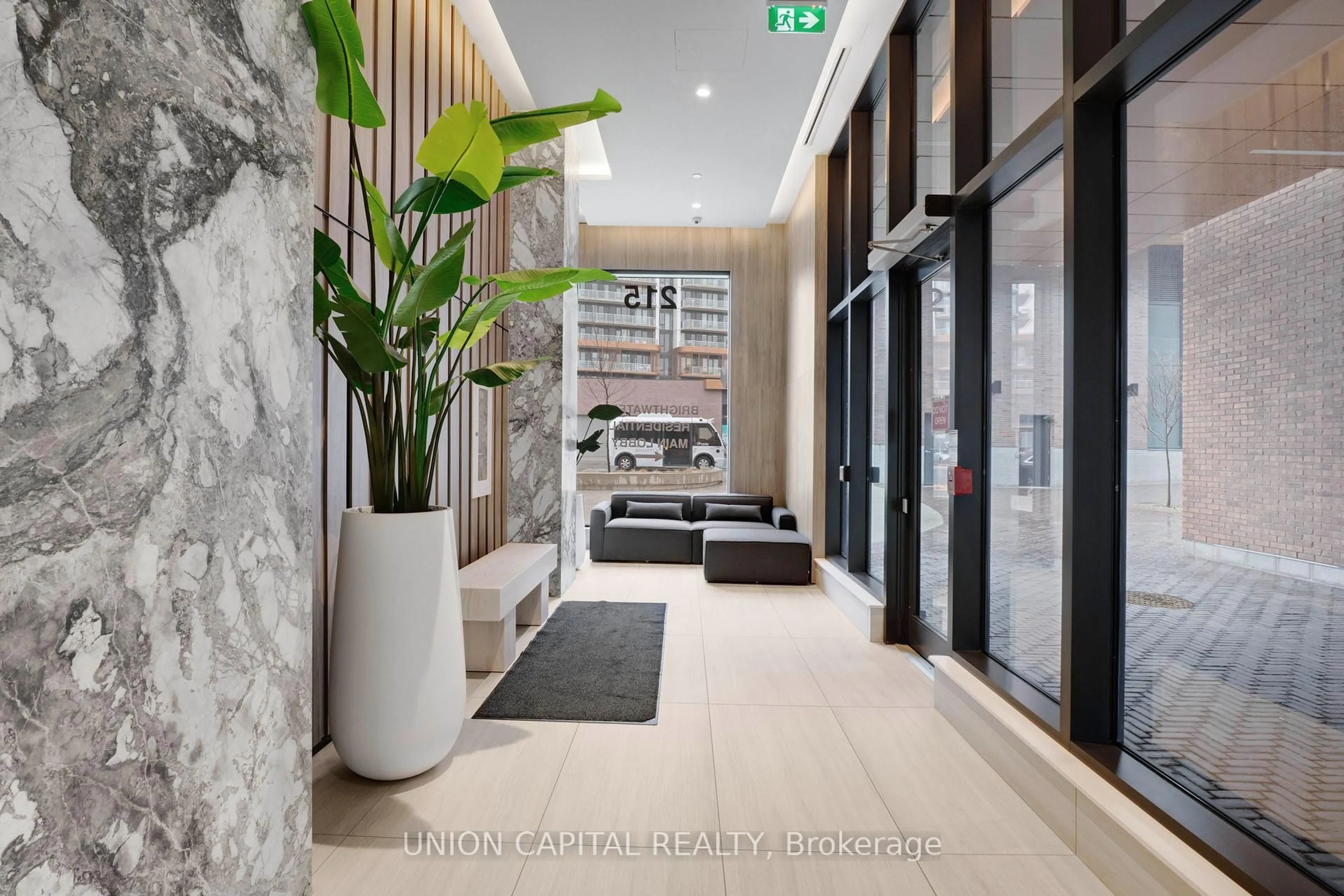 Indoor foyer for 215 Lakeshore Rd #530, Mississauga Ontario L5H 0A9