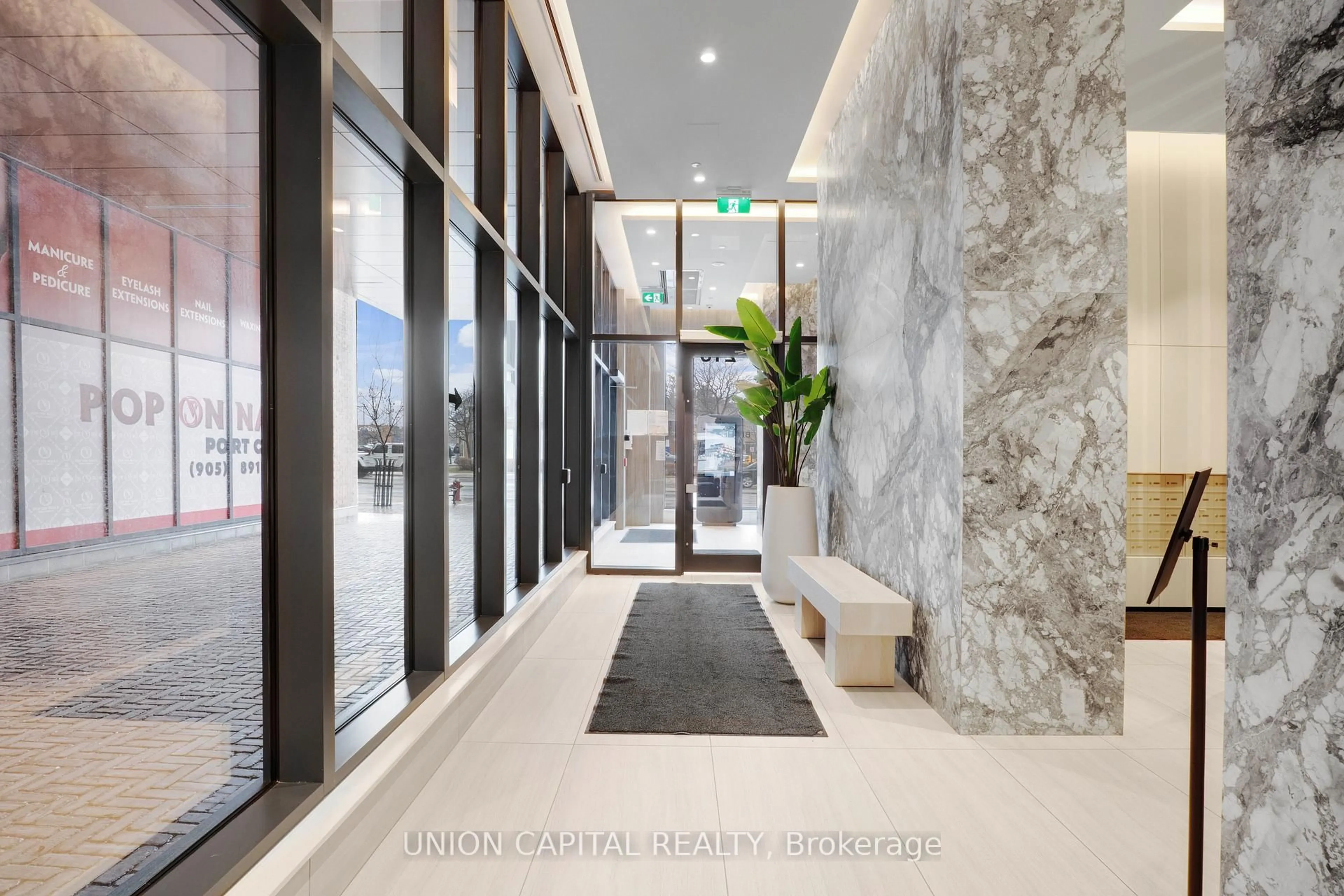 Indoor foyer for 215 Lakeshore Rd #530, Mississauga Ontario L5H 0A9