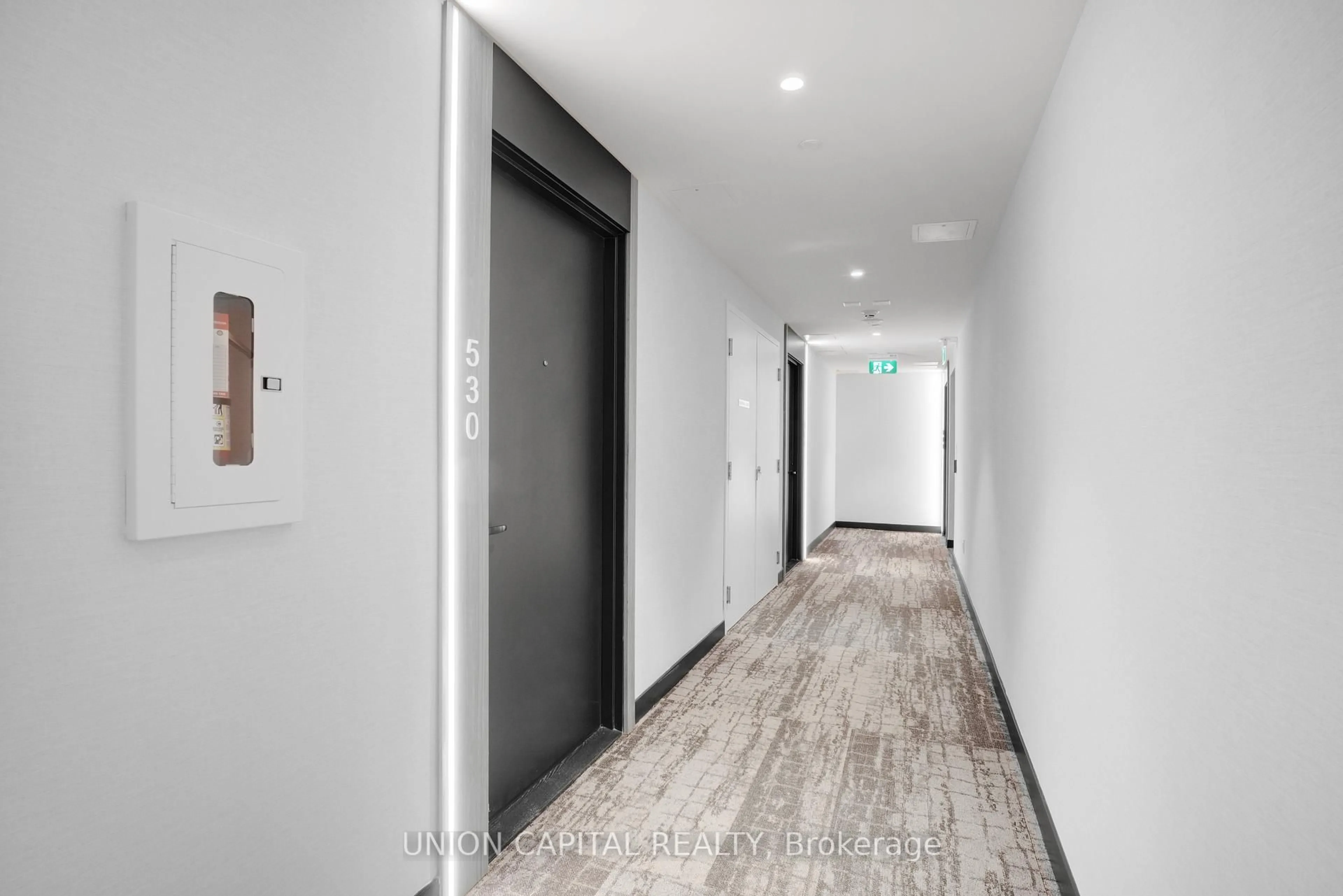 Indoor foyer for 215 Lakeshore Rd #530, Mississauga Ontario L5H 0A9