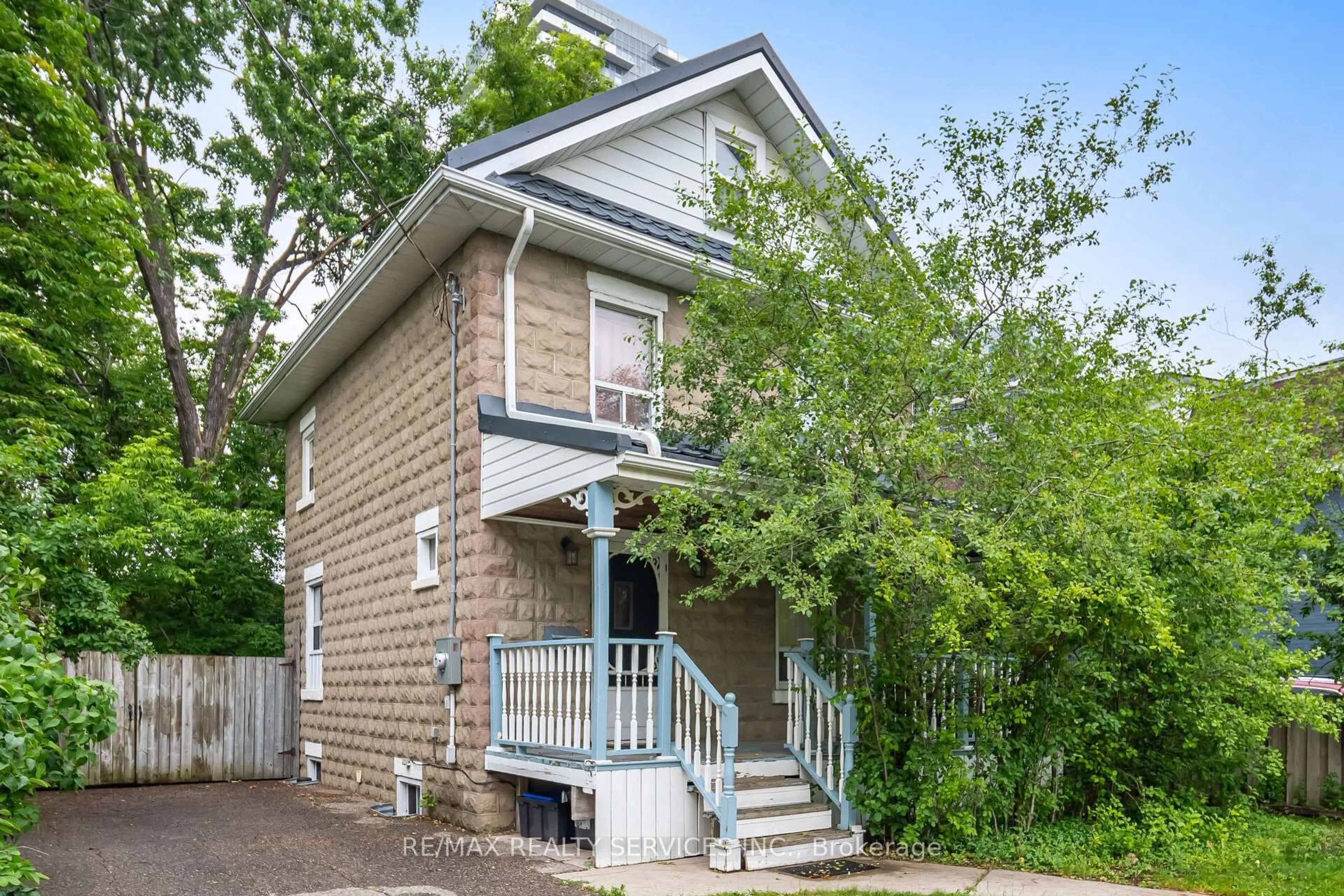 Unknown for 24 Hillcrest Ave, Brampton Ontario L6W 1Y8