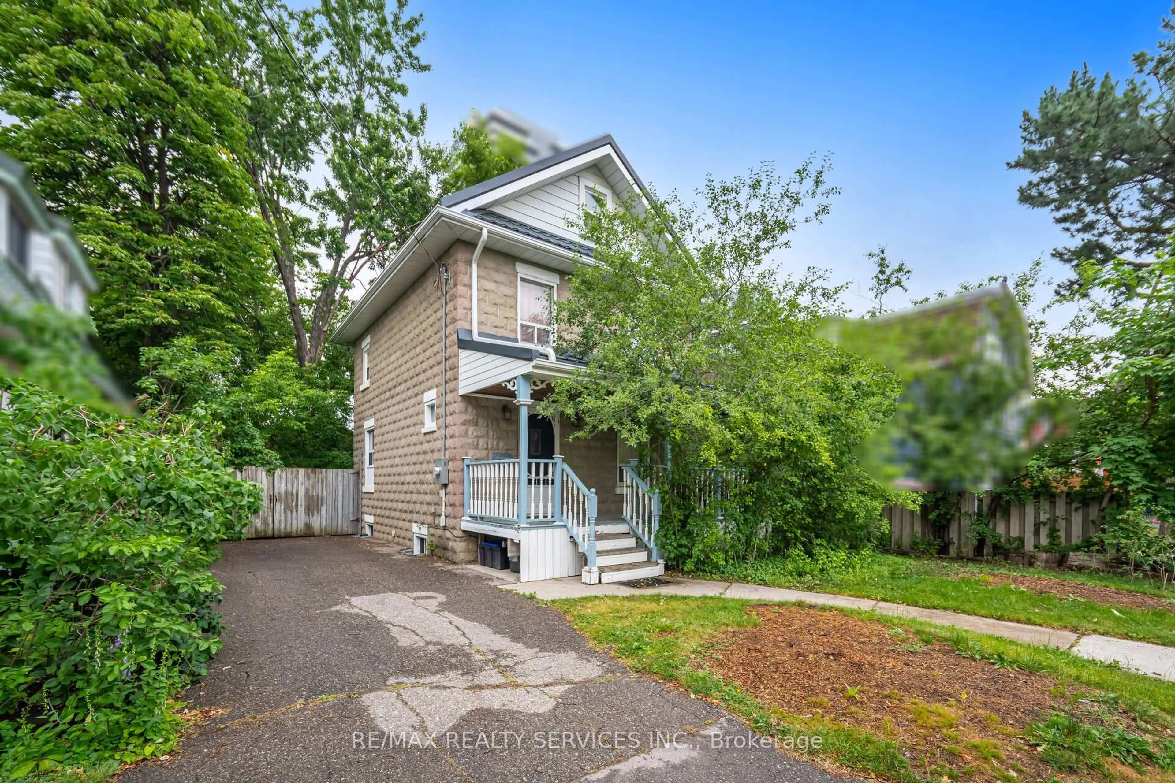 Unknown for 24 Hillcrest Ave, Brampton Ontario L6W 1Y8