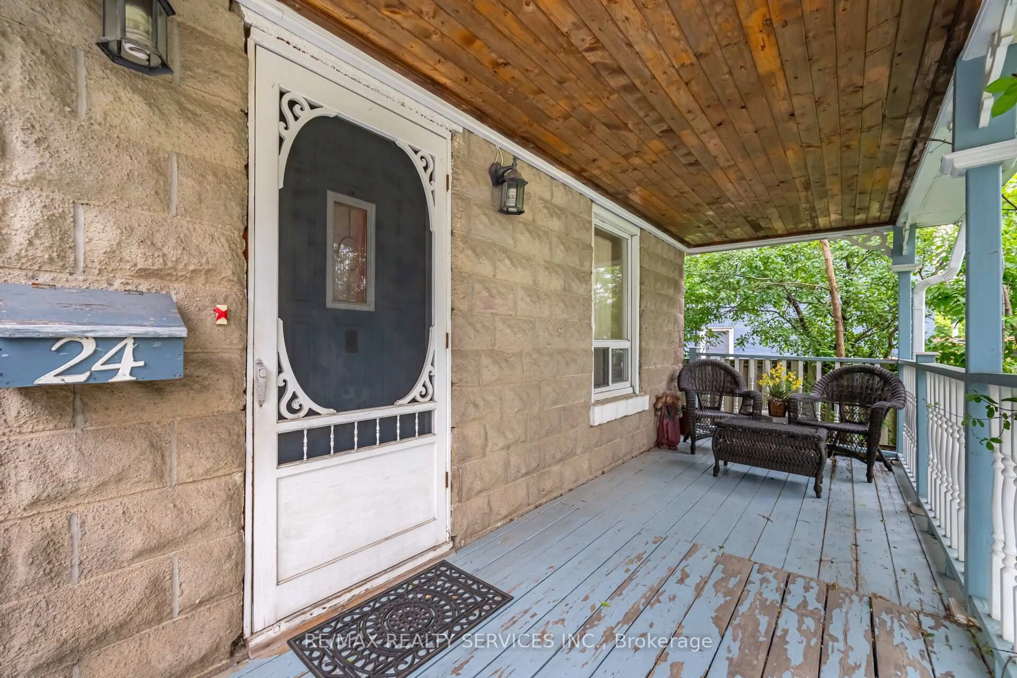 Unknown for 24 Hillcrest Ave, Brampton Ontario L6W 1Y8