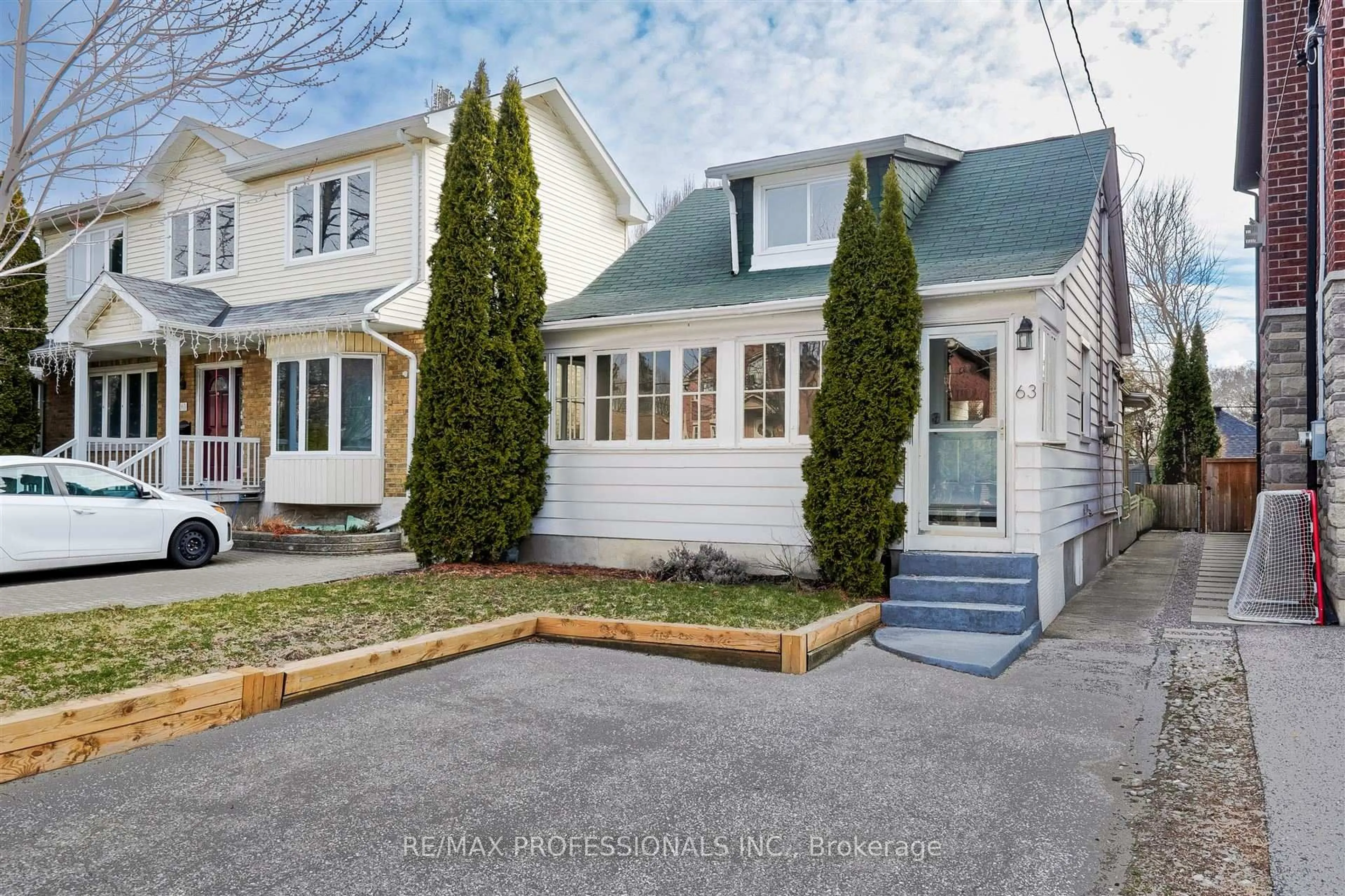 Home with vinyl exterior material, street for 63 Guthrie Ave, Toronto Ontario M8Y 3L2