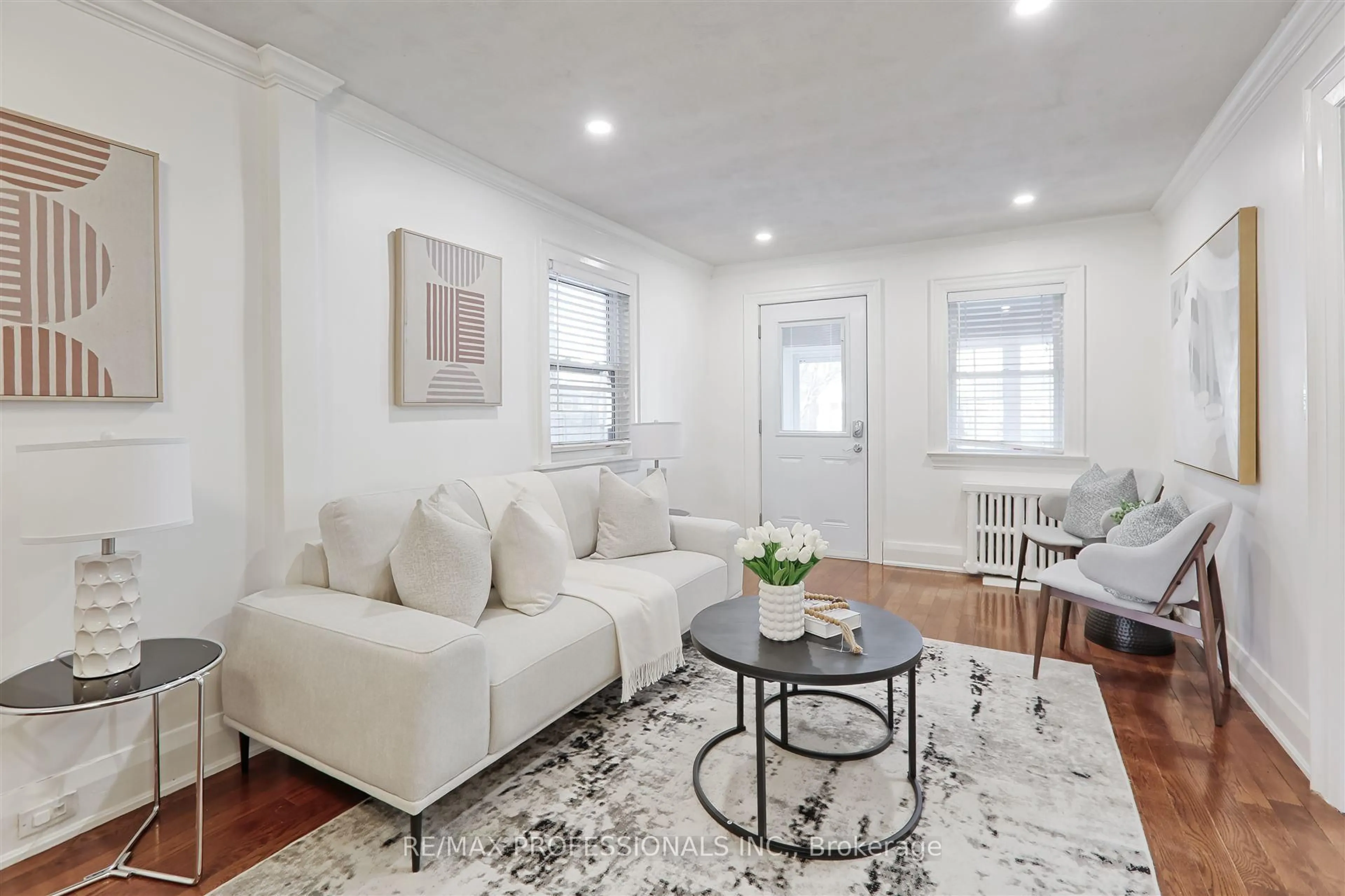 Living room with furniture, unknown for 63 Guthrie Ave, Toronto Ontario M8Y 3L2