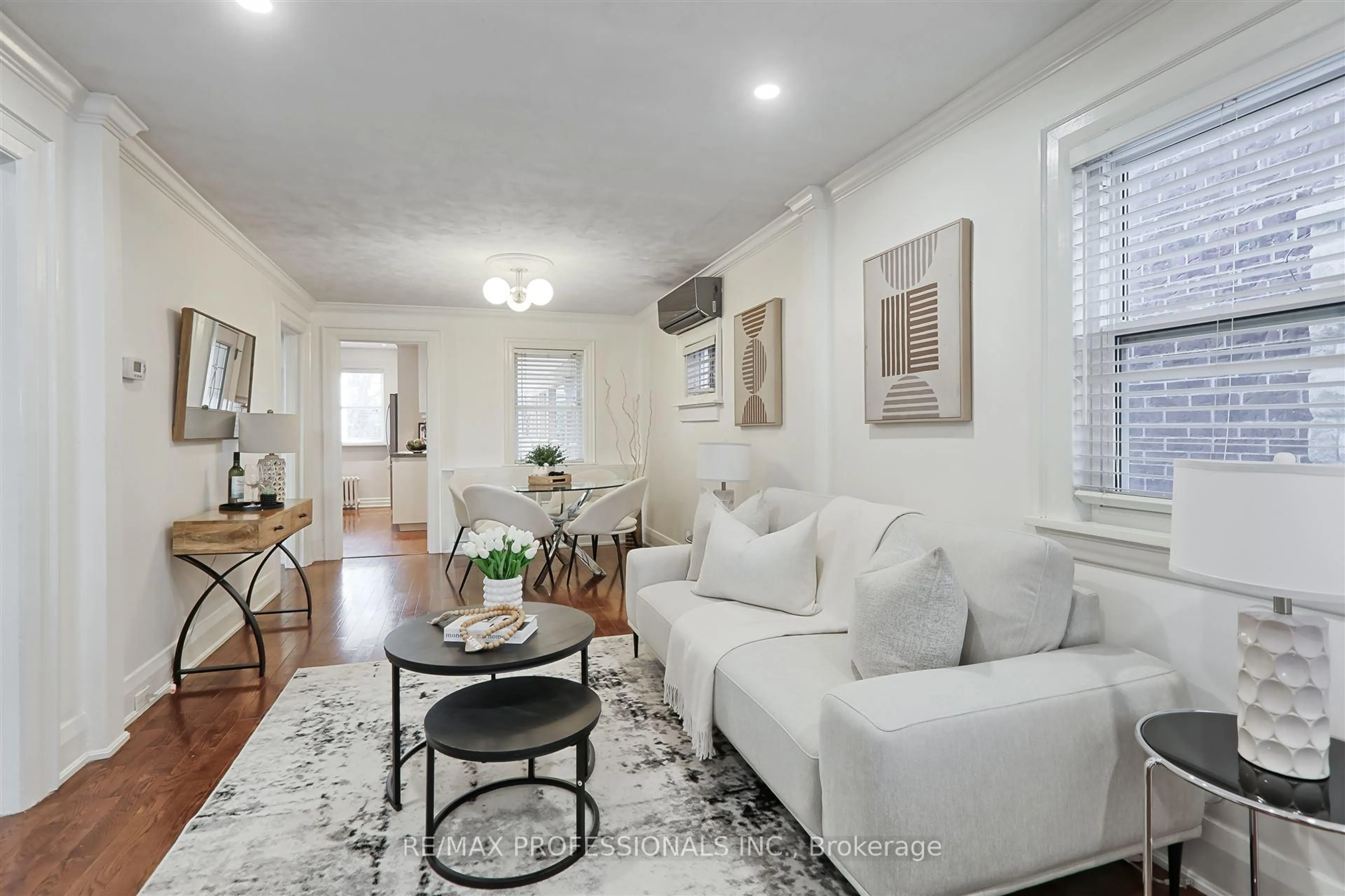 Living room with furniture, unknown for 63 Guthrie Ave, Toronto Ontario M8Y 3L2
