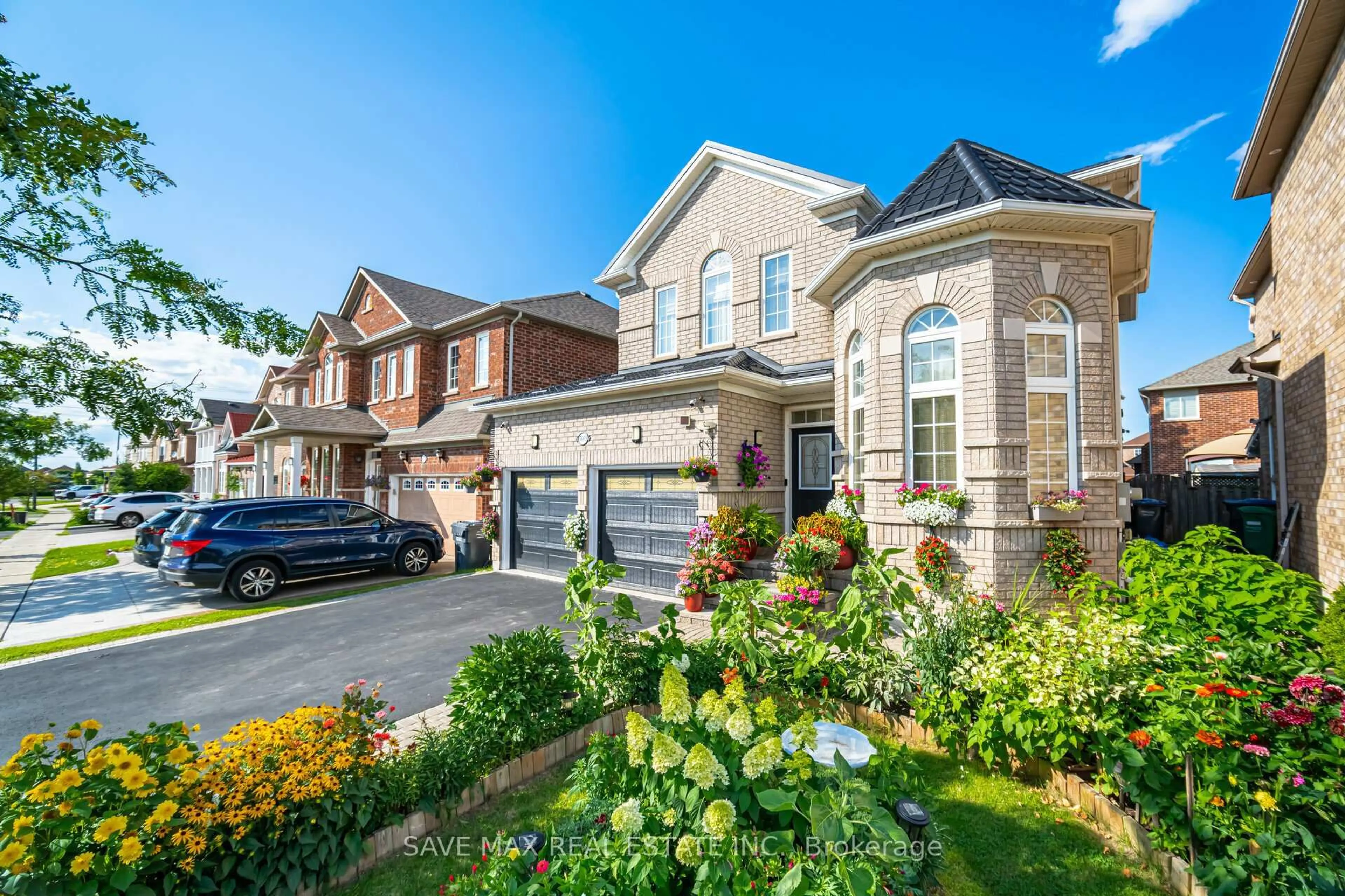 Home with brick exterior material, street for 5669 Freshwater Dr, Mississauga Ontario L5M 7G1