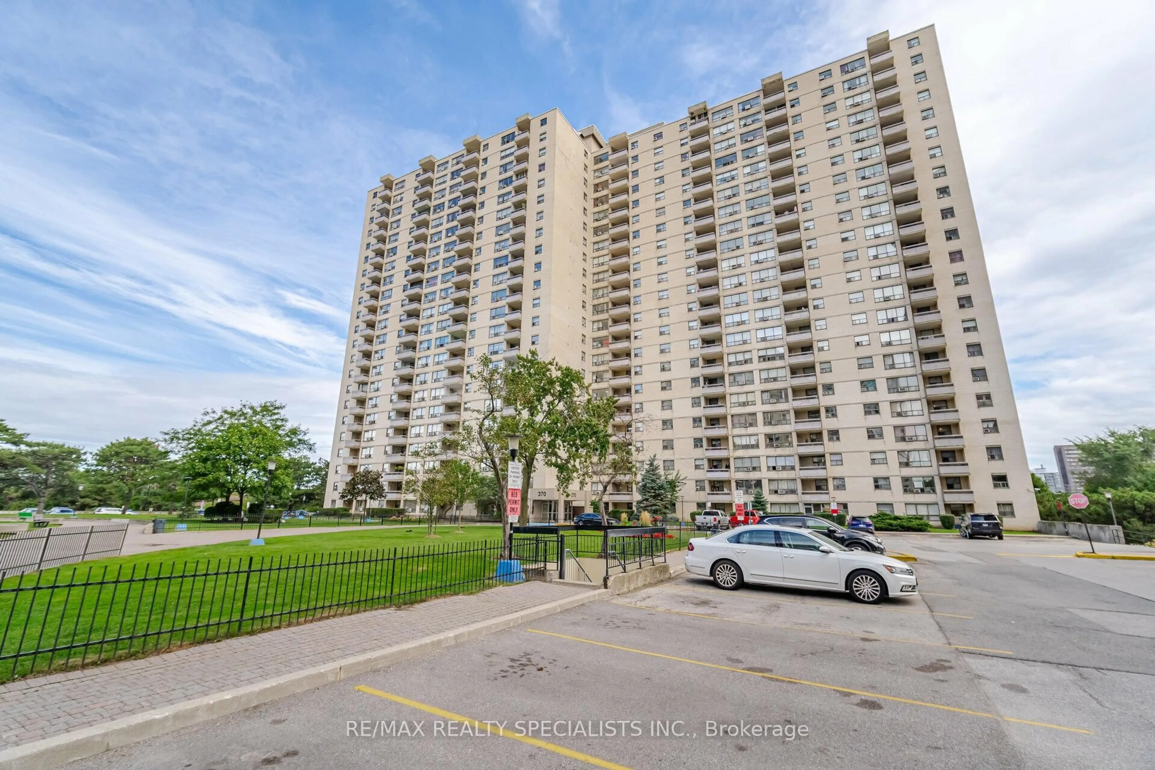 Unknown for 370 Dixon Rd #915, Toronto Ontario M9R 1T2