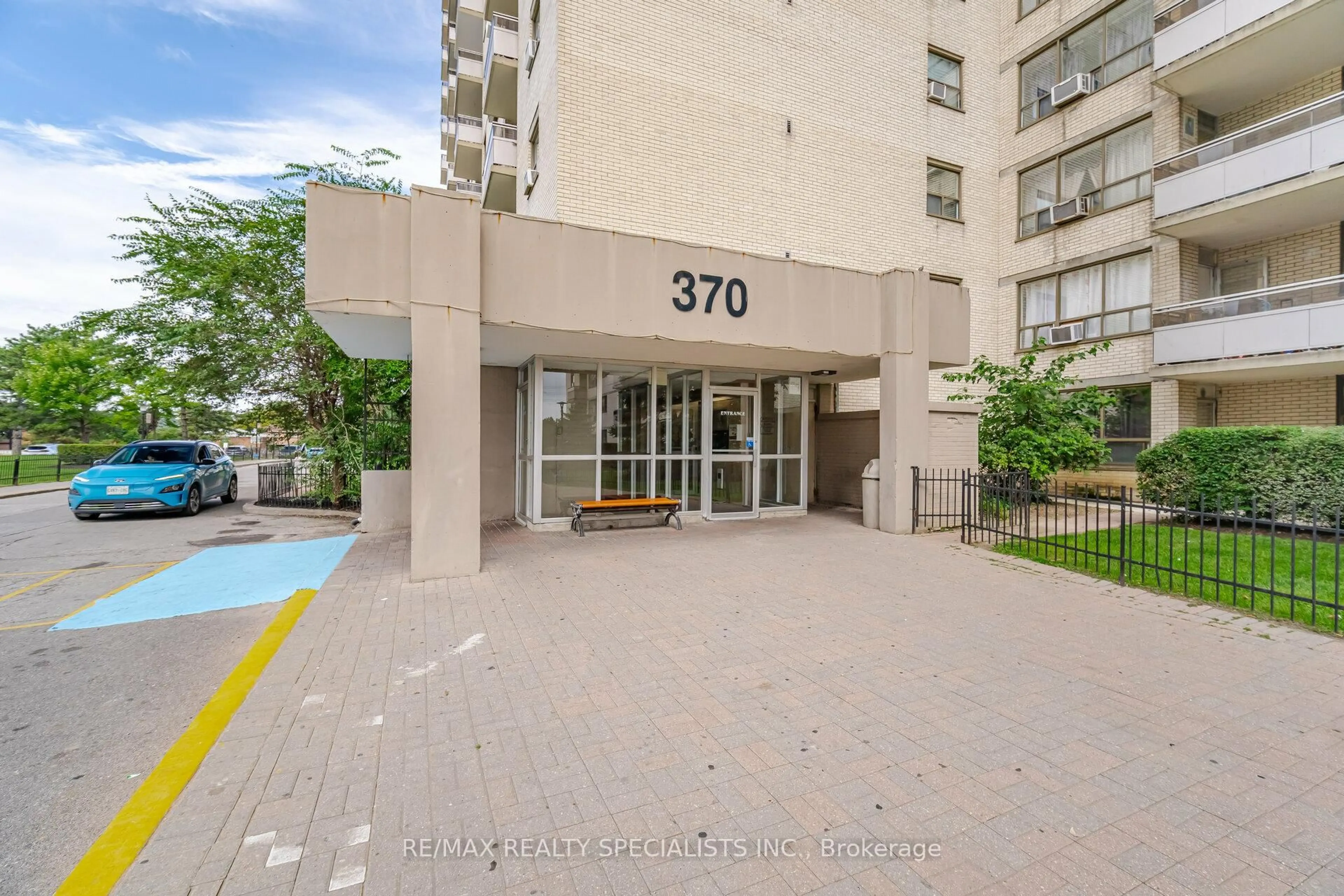Unknown for 370 Dixon Rd #915, Toronto Ontario M9R 1T2
