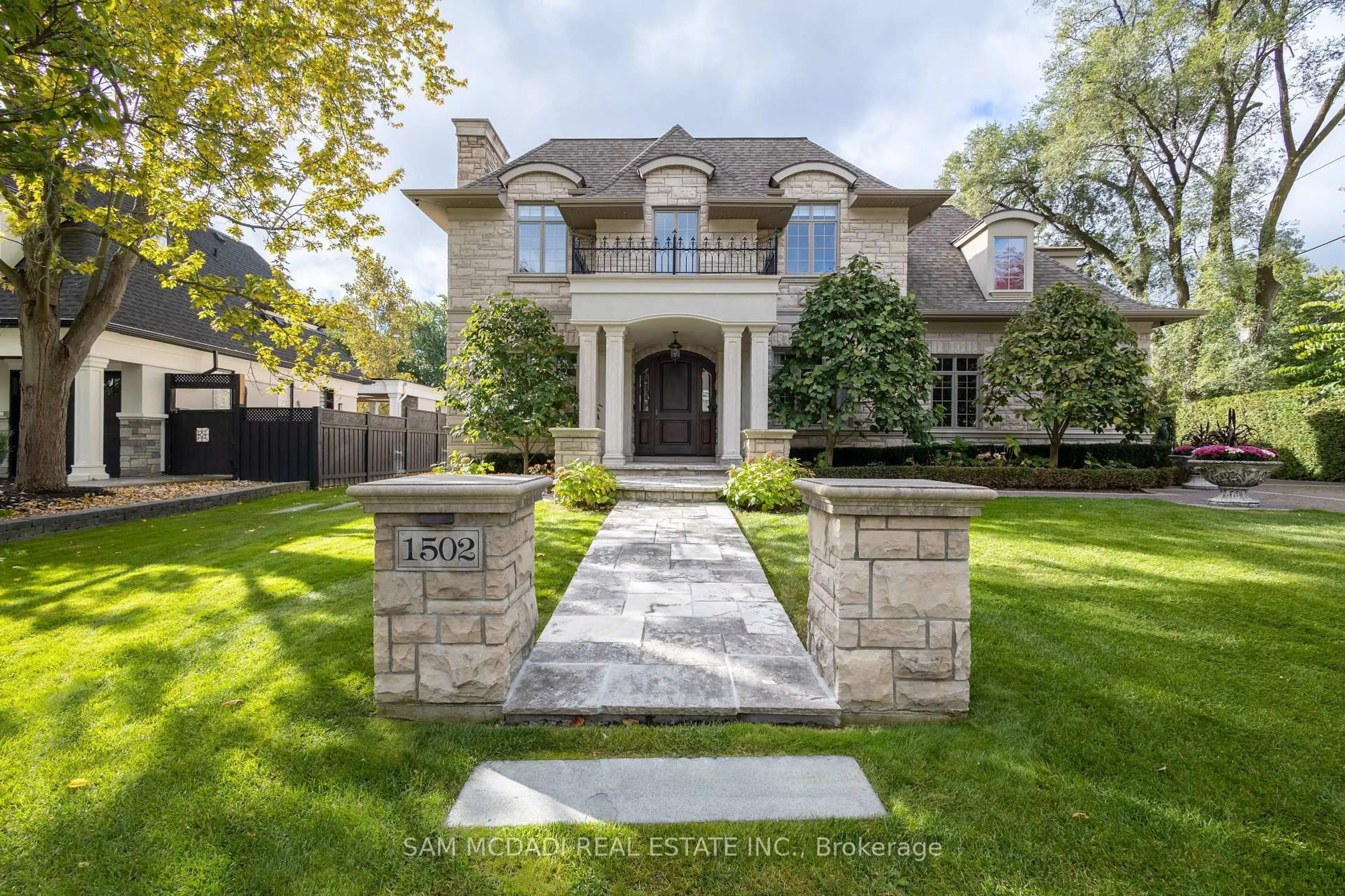 Home with brick exterior material, street for 1502 Gregwood Rd, Mississauga Ontario L5H 2T4