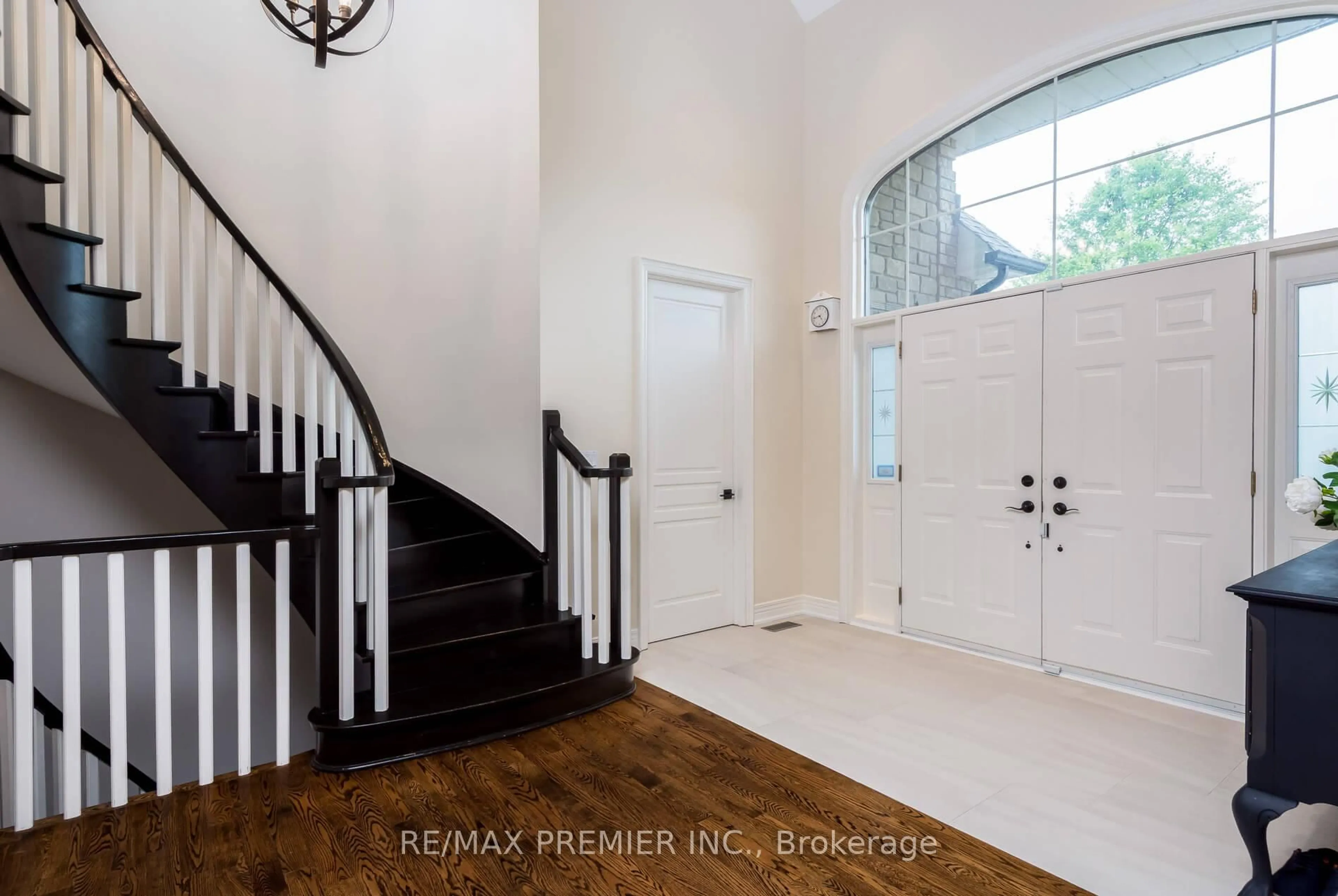 Indoor entryway for 9196 Finnerty Sdrd, Caledon Ontario L7E 0H4