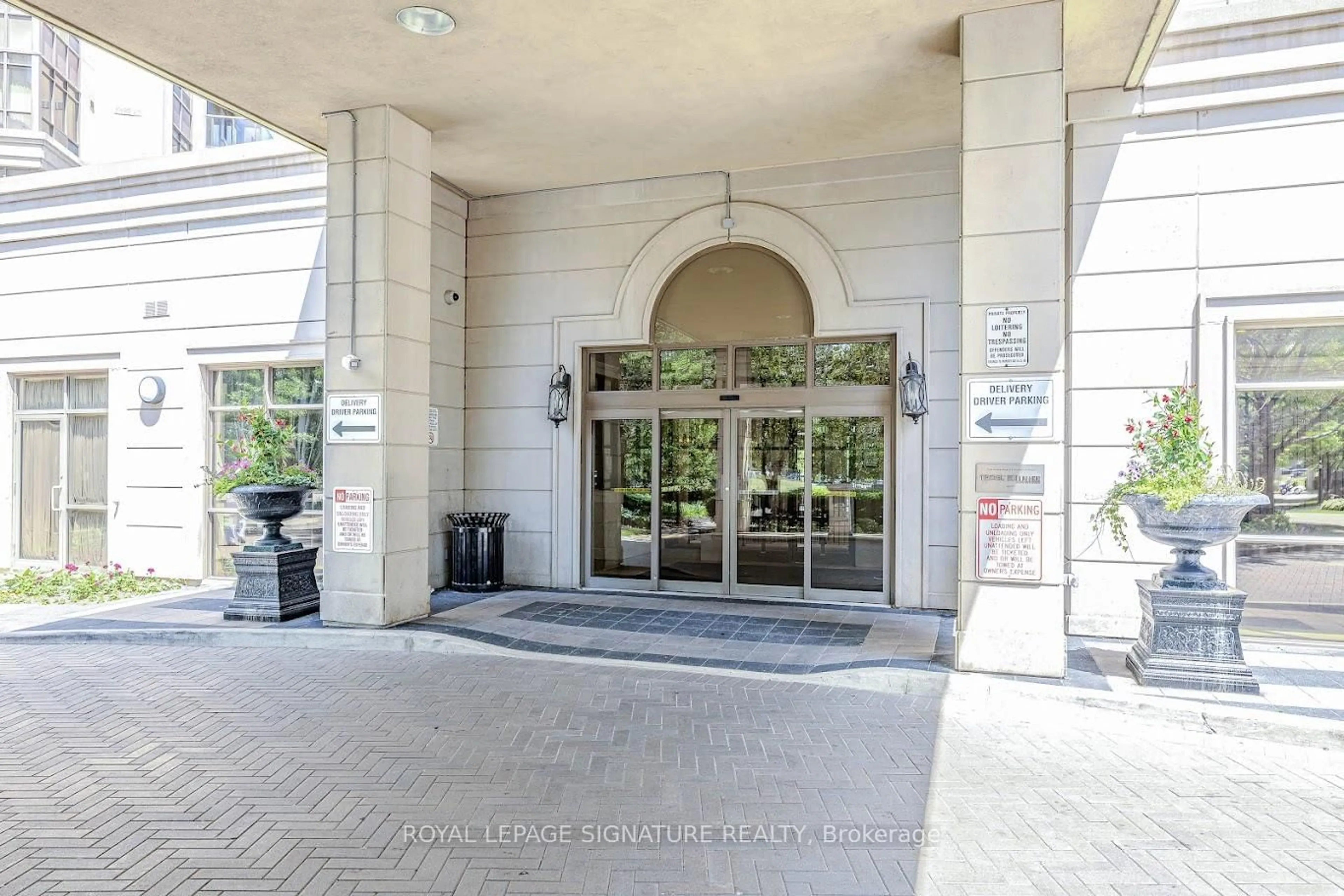 Indoor foyer for 700 Humberwood Blvd #128, Toronto Ontario M9W 7J4
