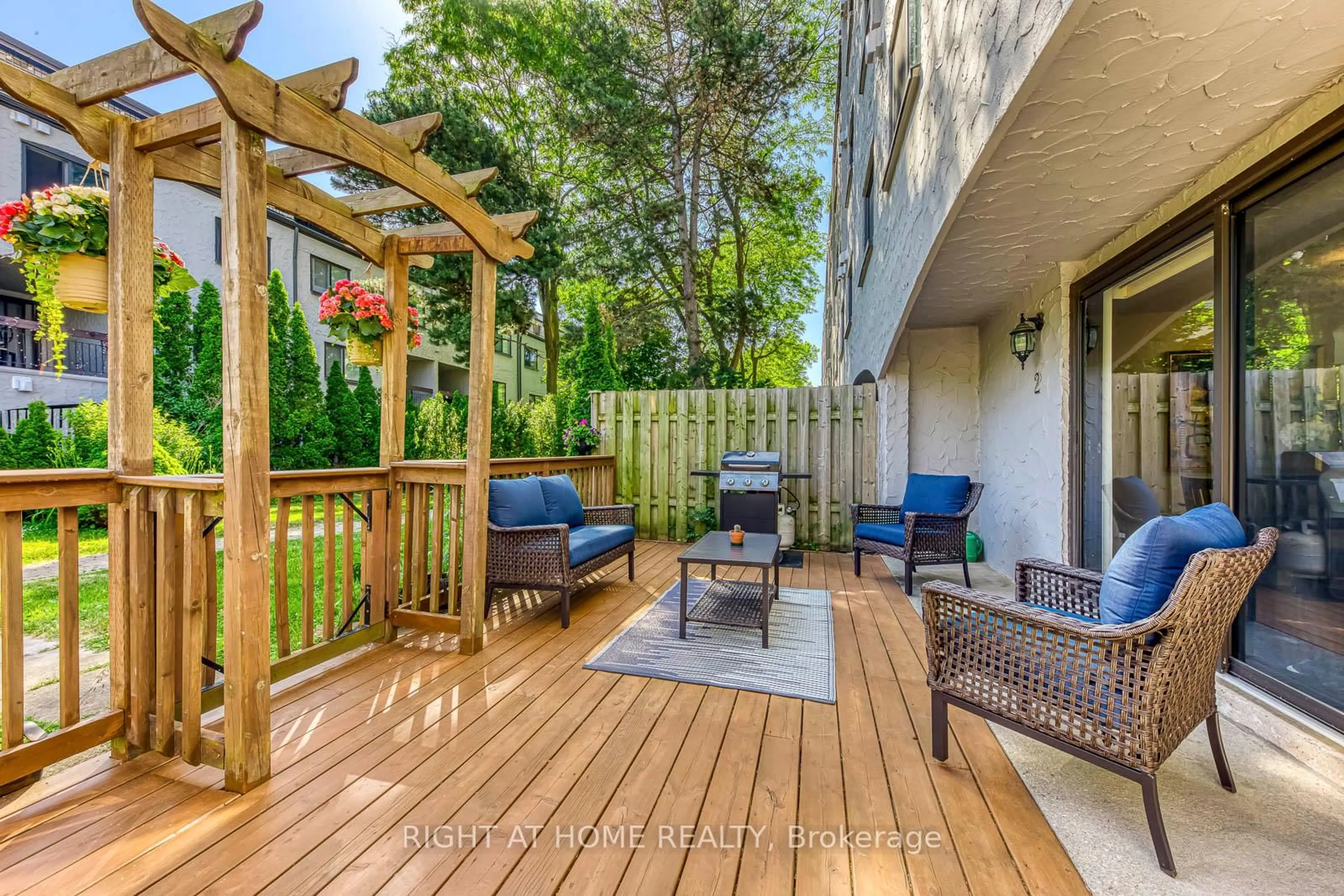 Patio, water/lake/river/ocean view for 1008 Falgarwood Dr #02, Oakville Ontario L6H 2P5