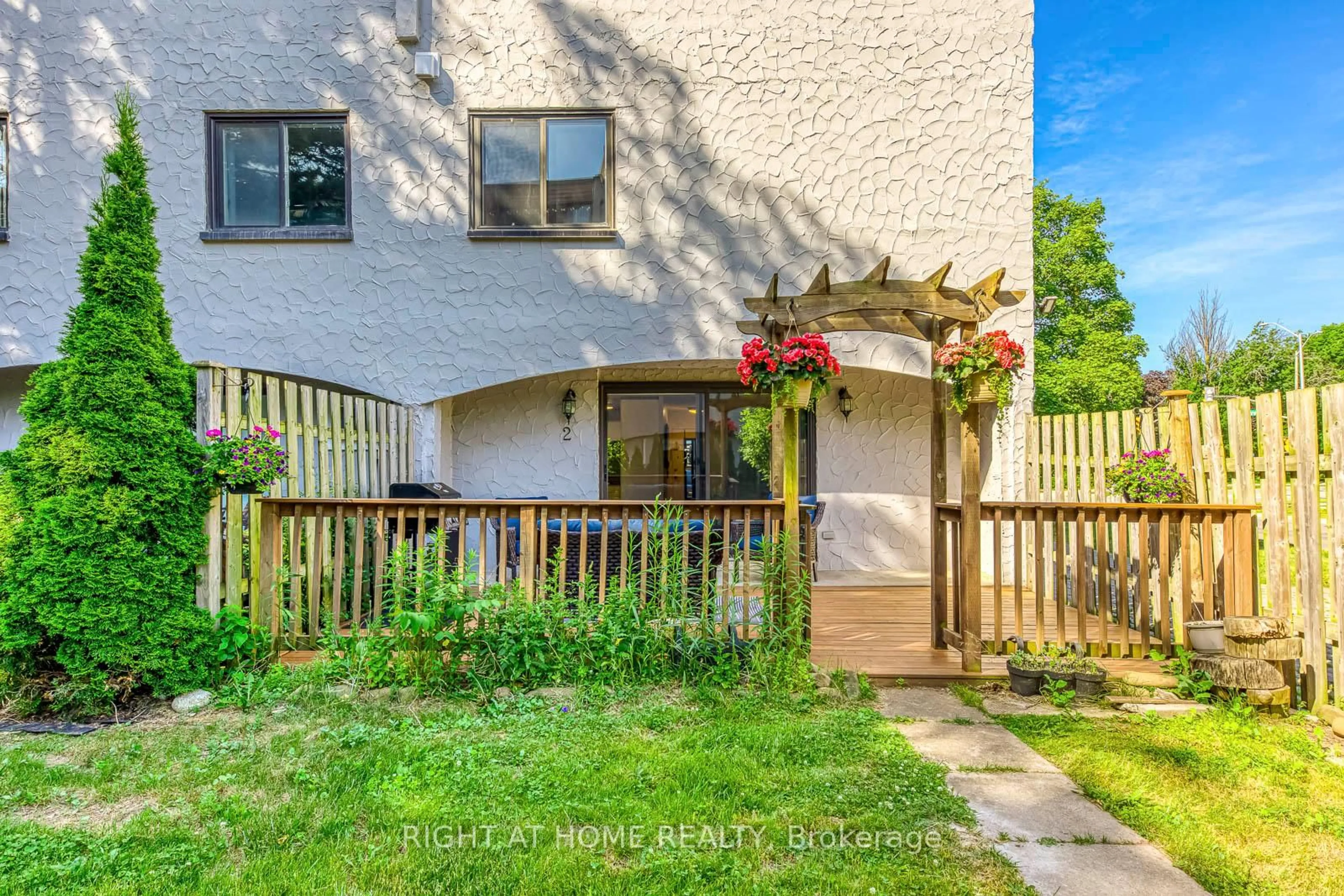 Patio, street for 1008 Falgarwood Dr #02, Oakville Ontario L6H 2P5
