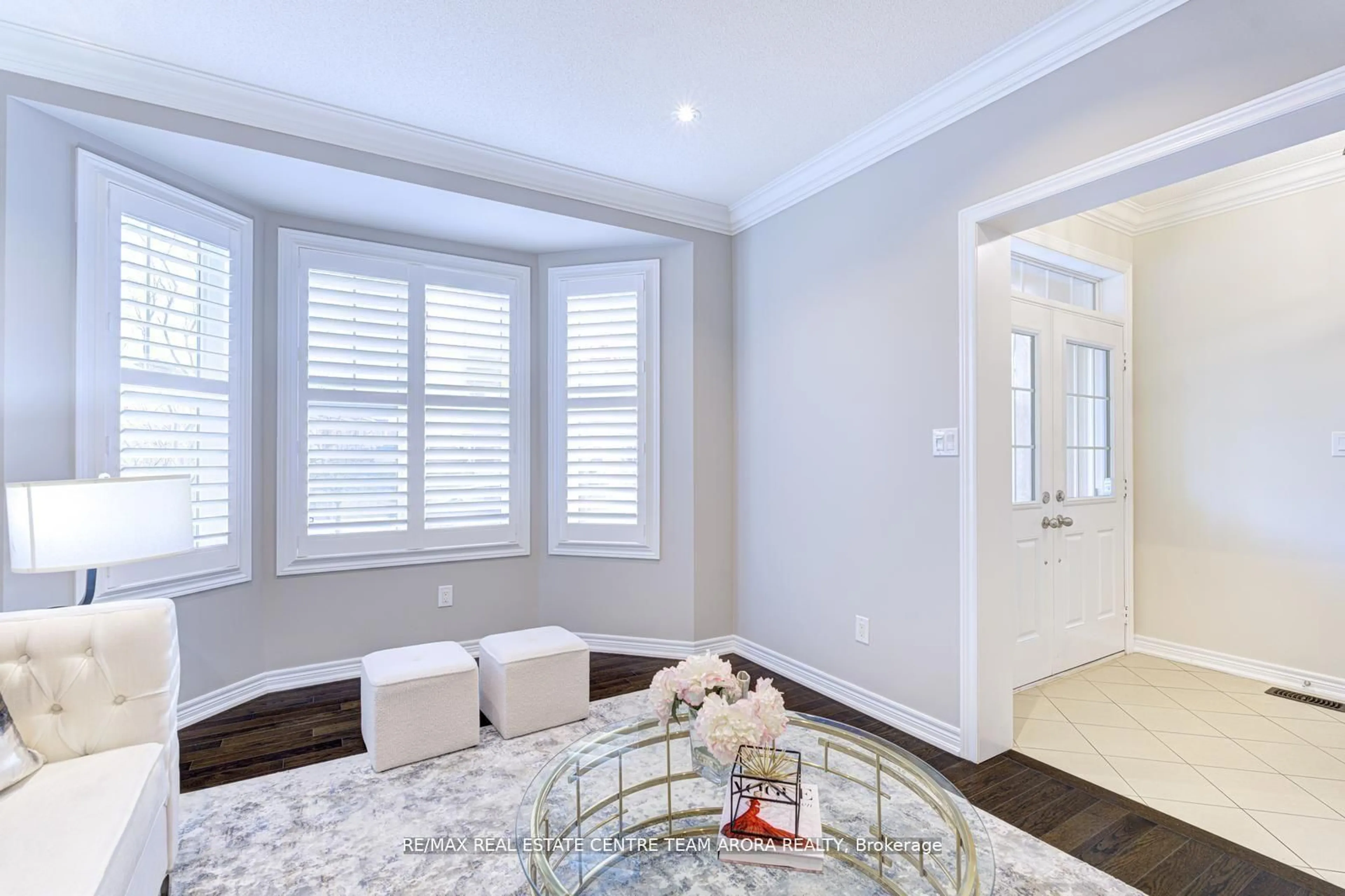 Living room with furniture, unknown for 35 Pathway Dr, Brampton Ontario L6X 0Z7