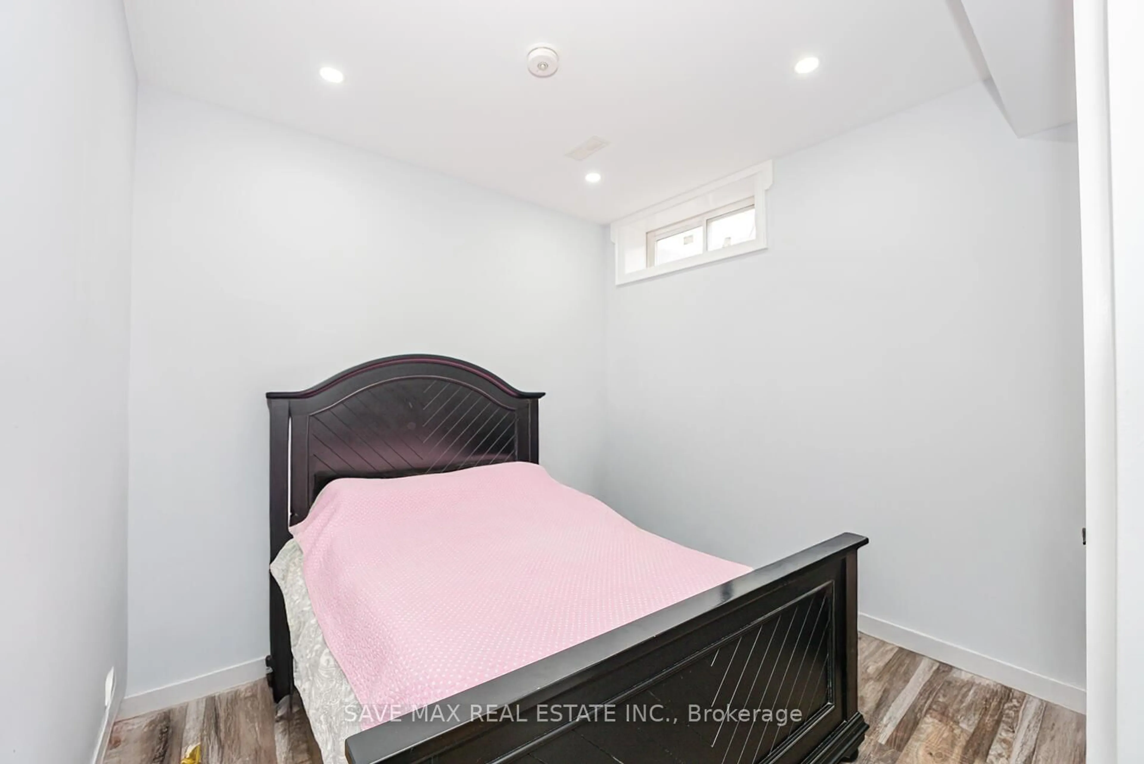 Bedroom with bed, unknown for 23 Hillcrest Ave, Brampton Ontario L6W 1Y7