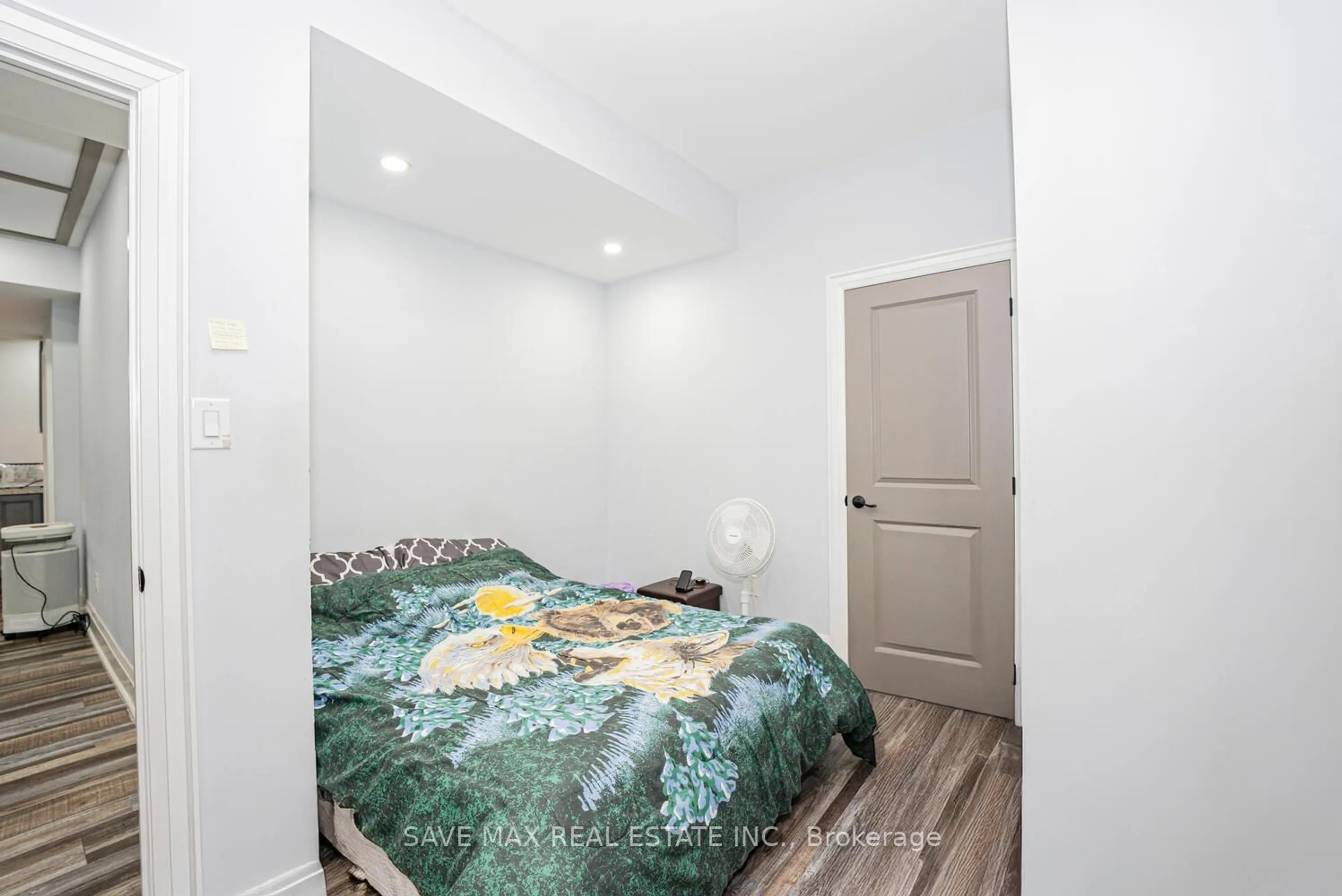 Unknown for 23 Hillcrest Ave, Brampton Ontario L6W 1Y7