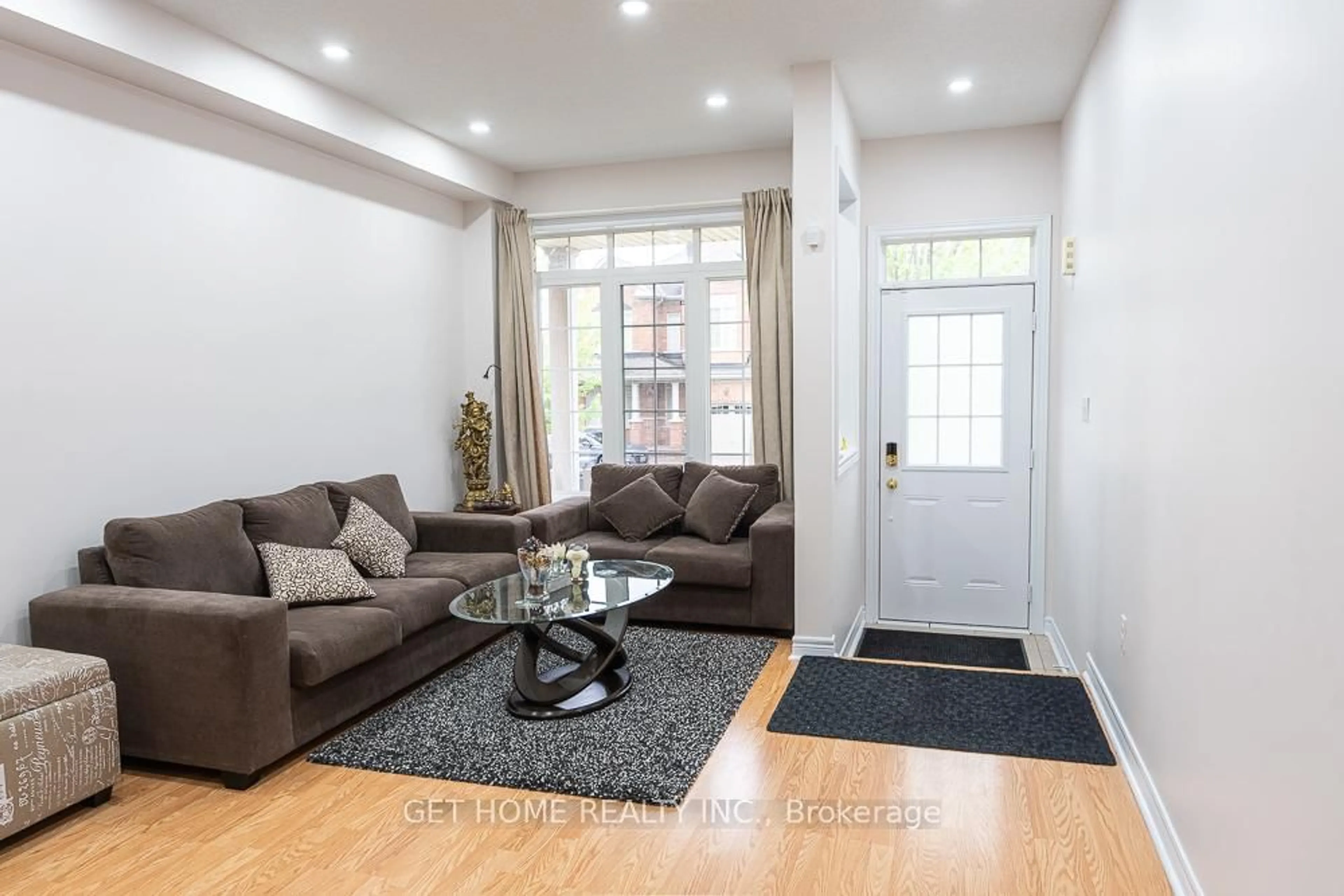 Living room with furniture, unknown for 43 Baby Pointe Tr, Brampton Ontario L7A 0W3