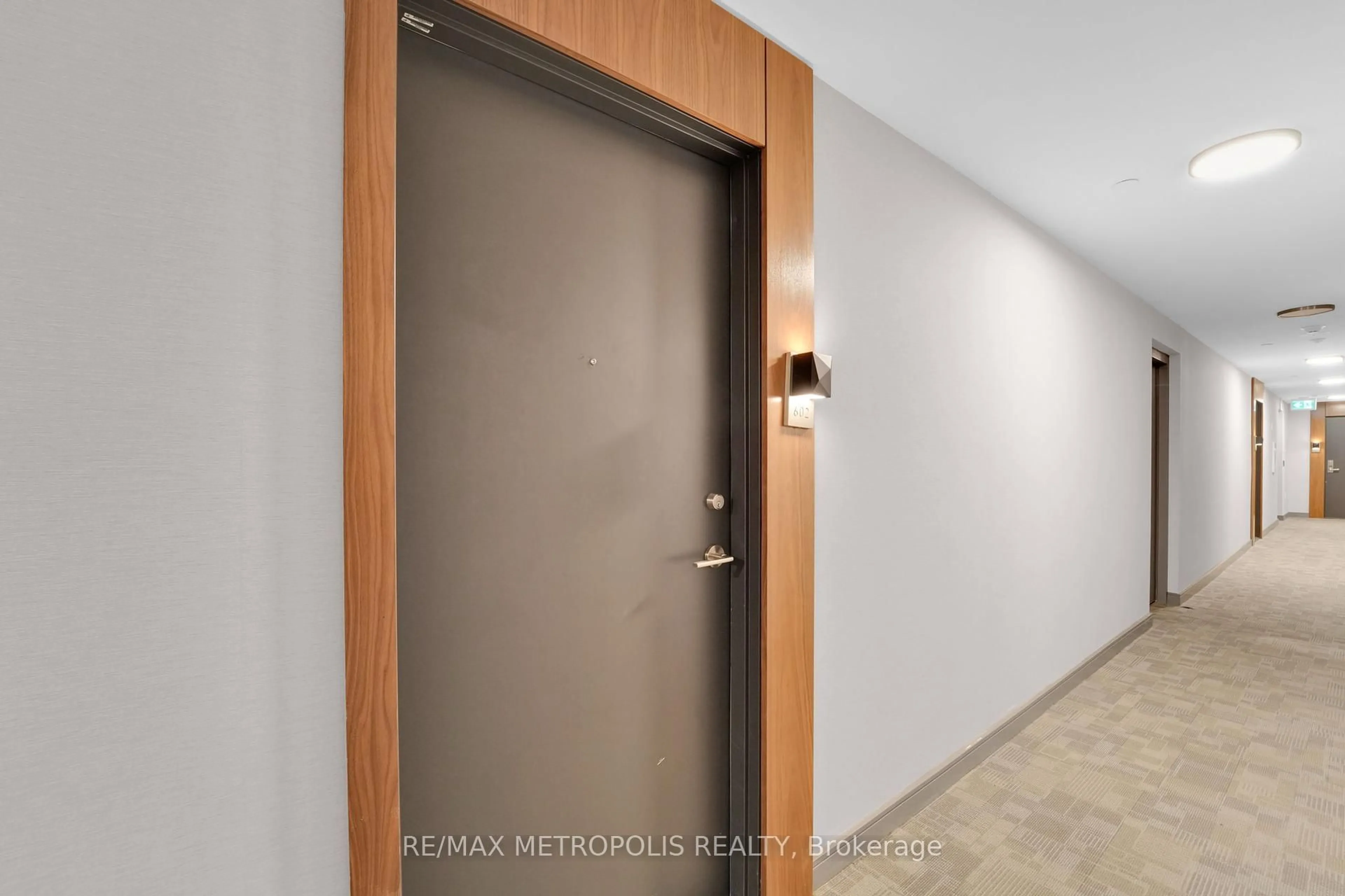 Indoor entryway for 25 Neighbourhood Lane #602, Toronto Ontario M8Y 0C3