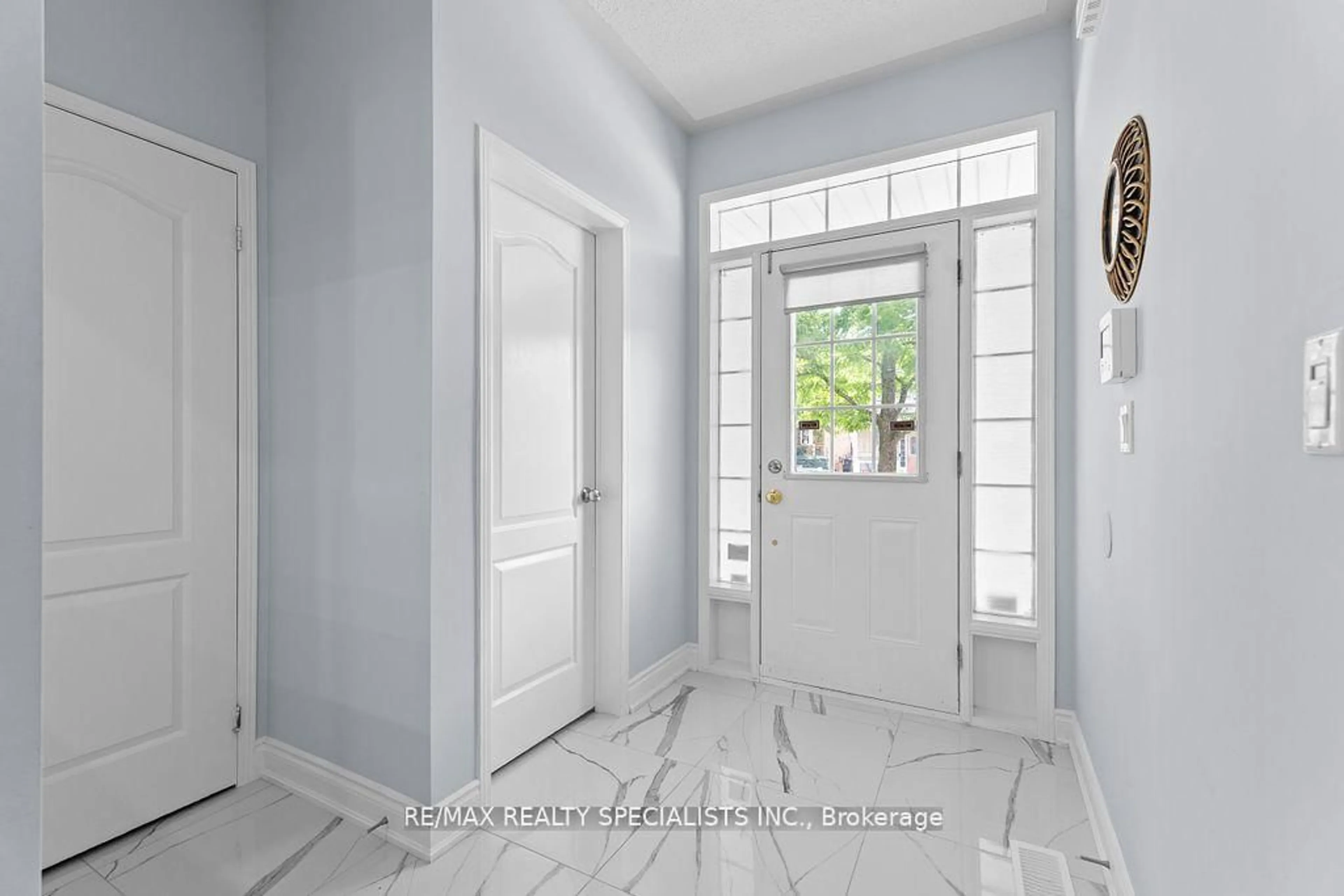 Indoor entryway for 62 Knightswood Cres, Brampton Ontario L7A 3W9