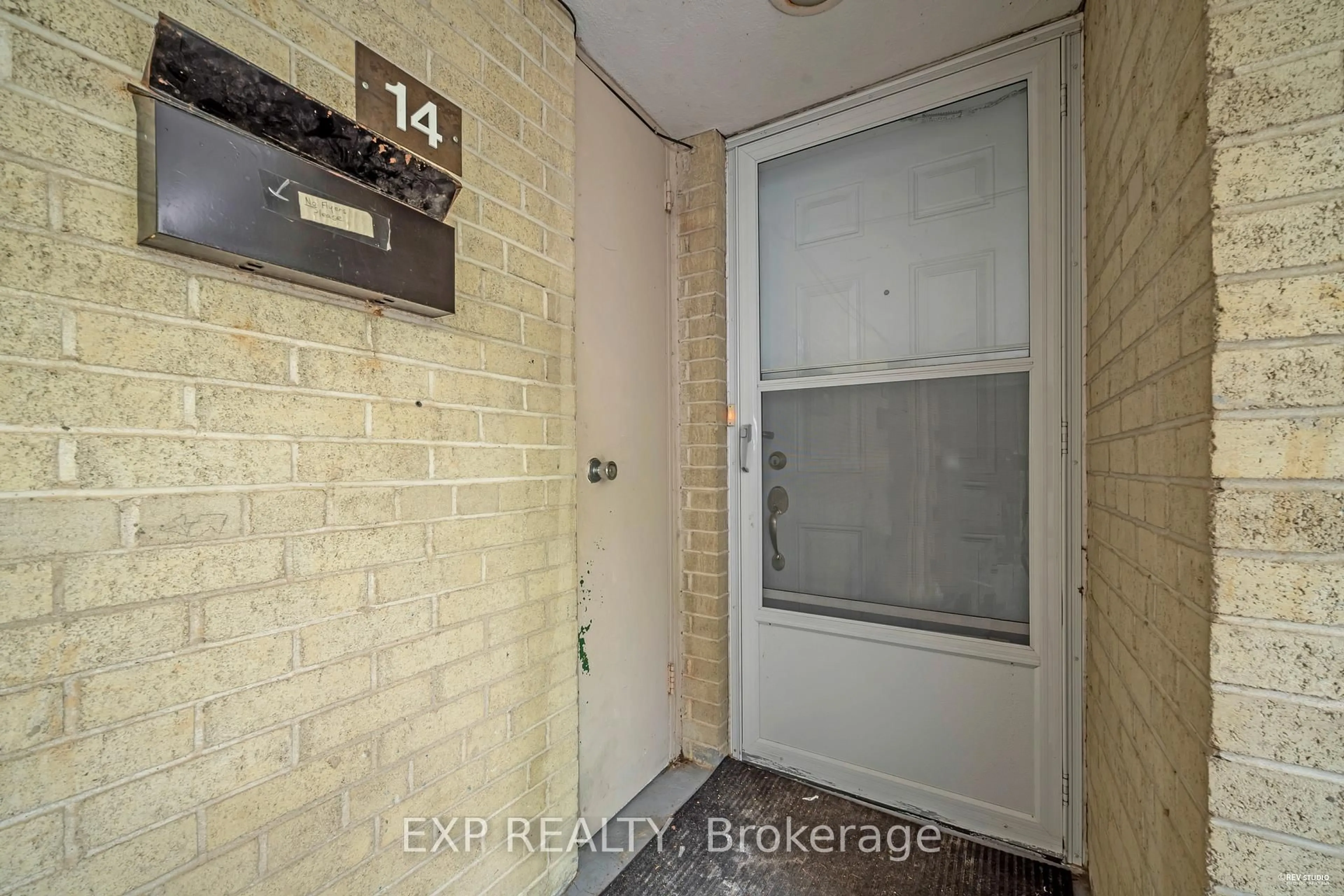 Indoor entryway for 33 Four Winds Dr #14, Toronto Ontario M3J 1K7