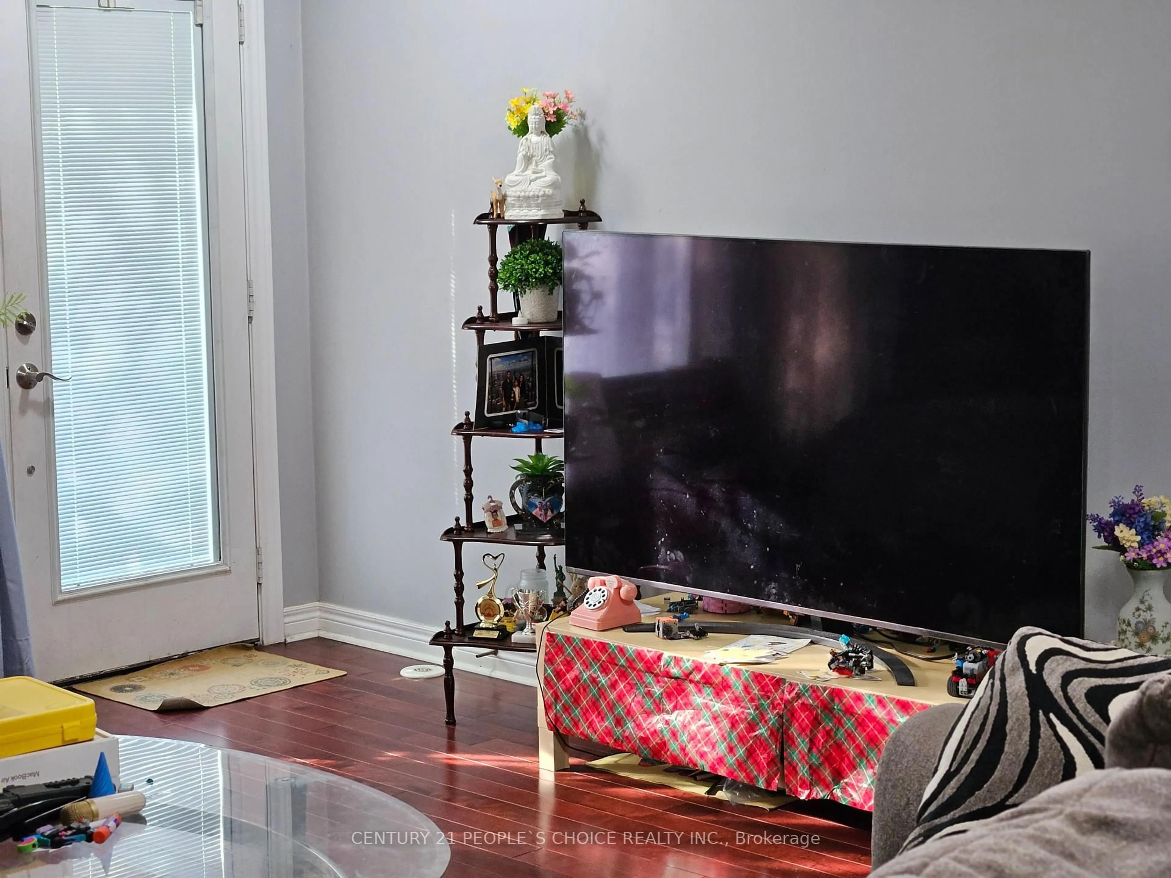 A pic of a room for 3200 Bentley Dr #13, Mississauga Ontario L5M 0P7