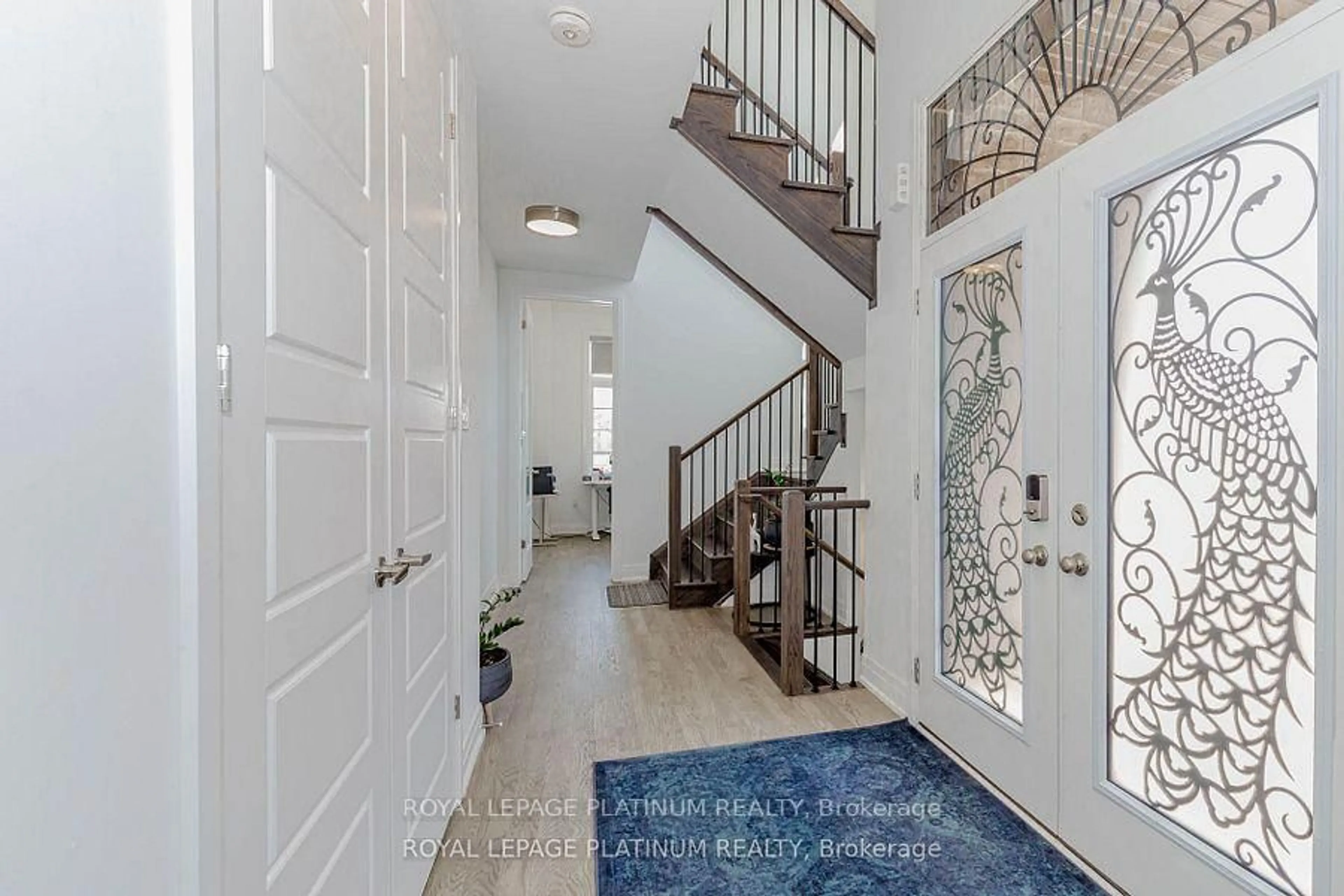 Indoor entryway for 1343 Marblehead Rd, Oakville Ontario L6M 5N7