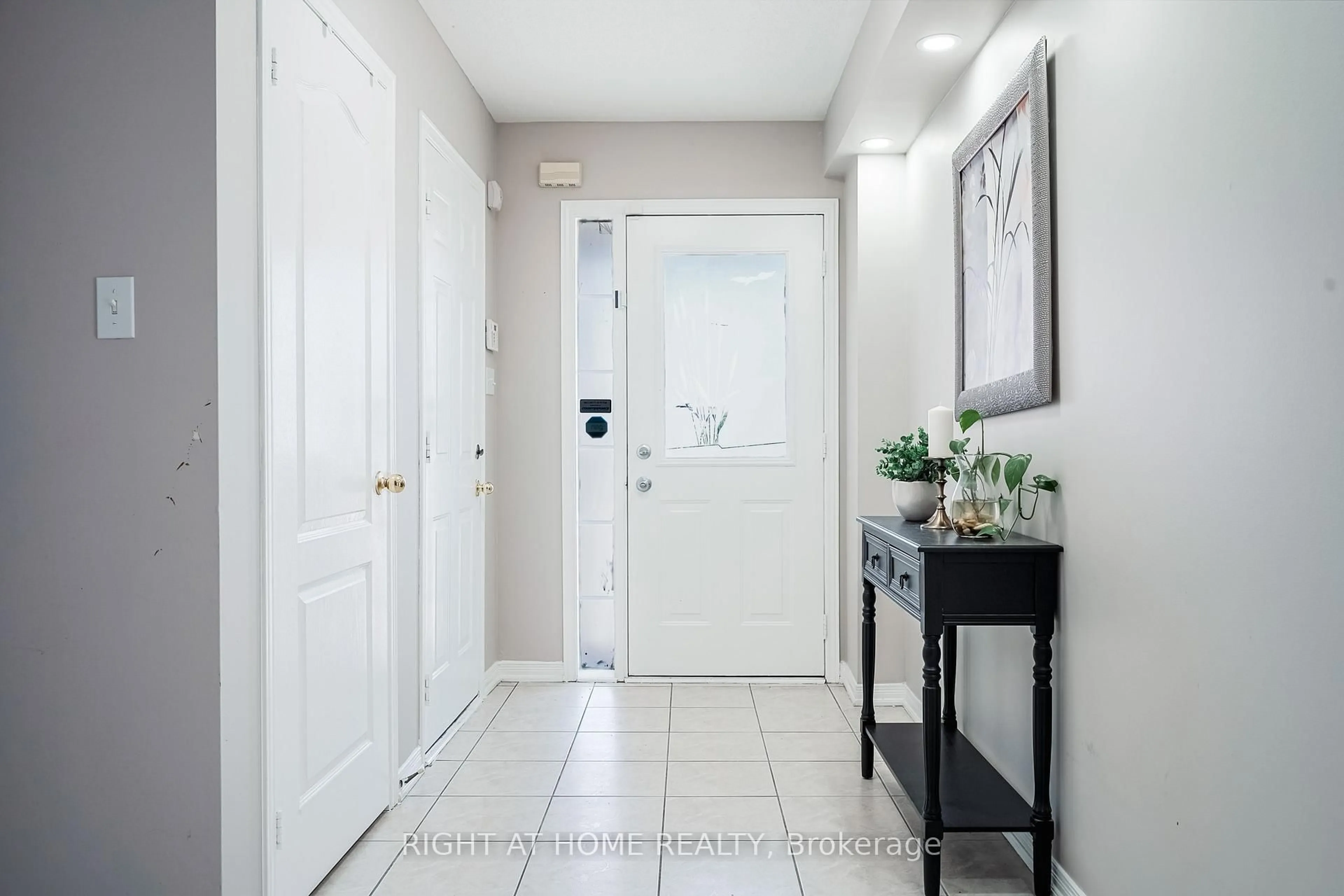 Indoor entryway for 3470 Crimson King Circ, Mississauga Ontario L5N 8M9
