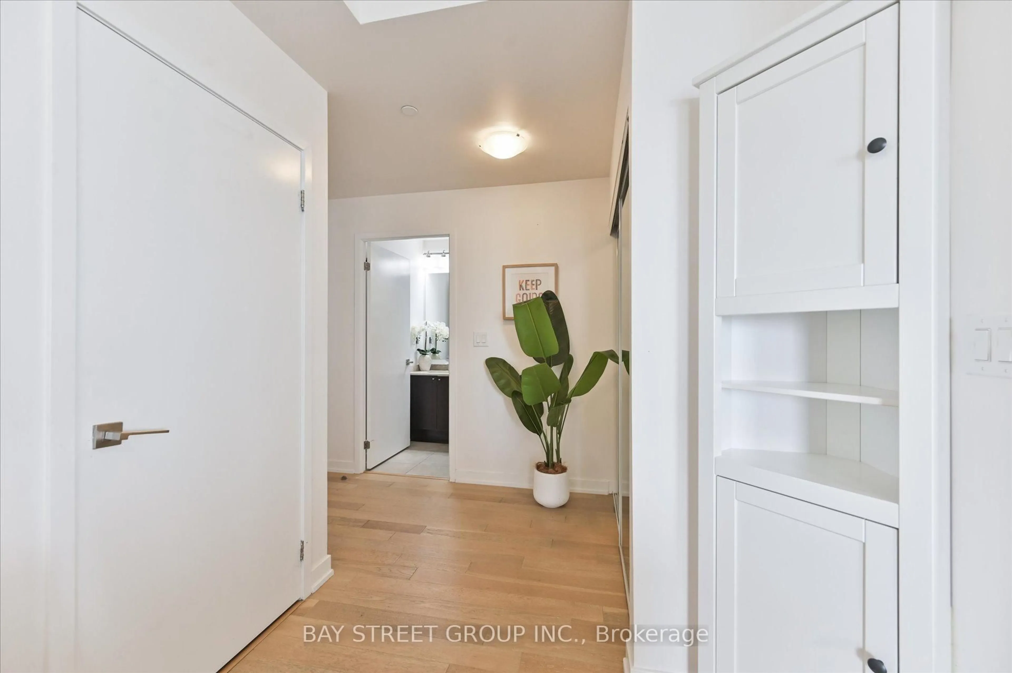 Indoor entryway for 4011 Brickstone Mews #2710, Mississauga Ontario L5B 0J7