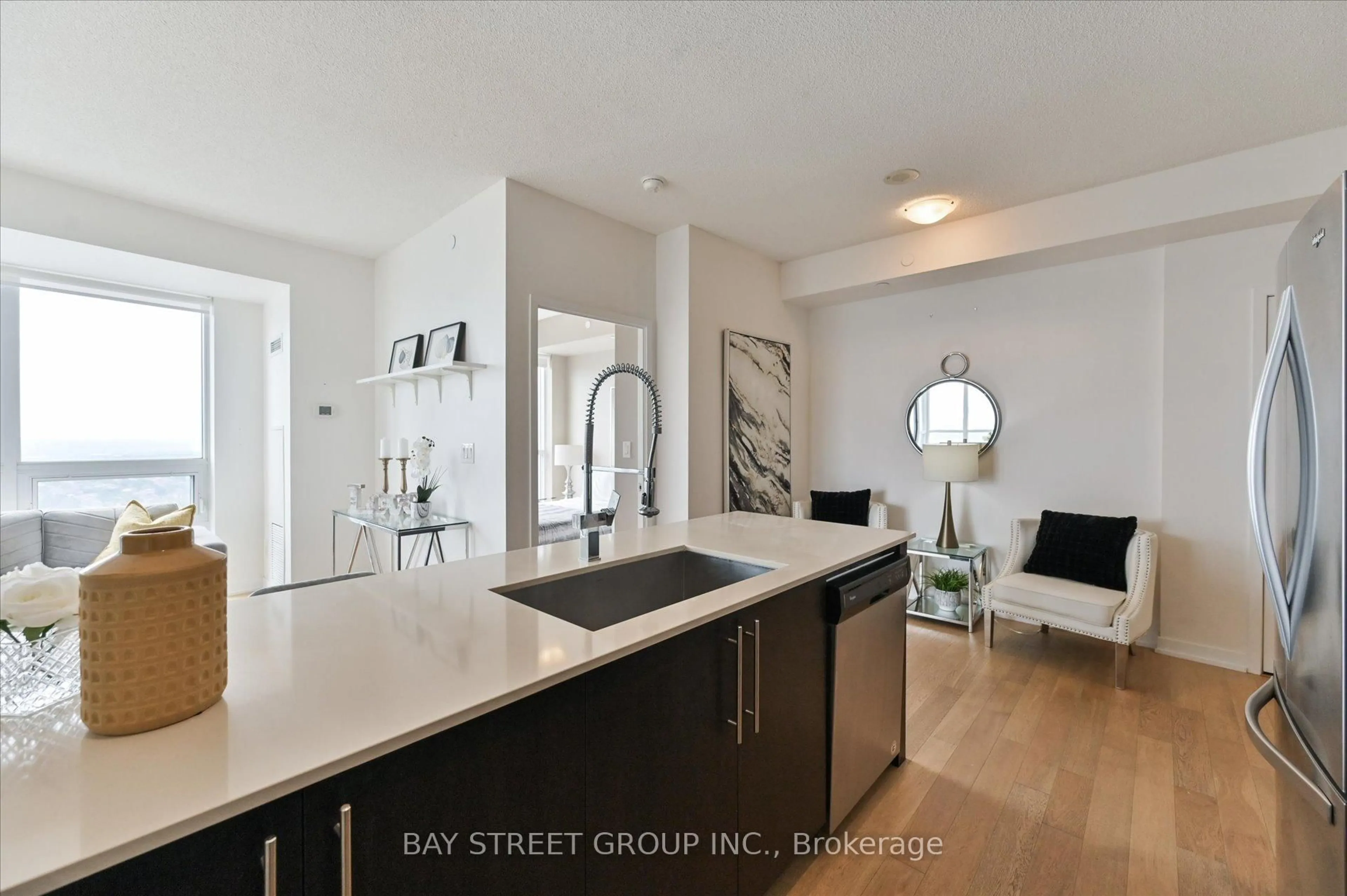 Open concept kitchen, ceramic/tile floor for 4011 Brickstone Mews #2710, Mississauga Ontario L5B 0J7