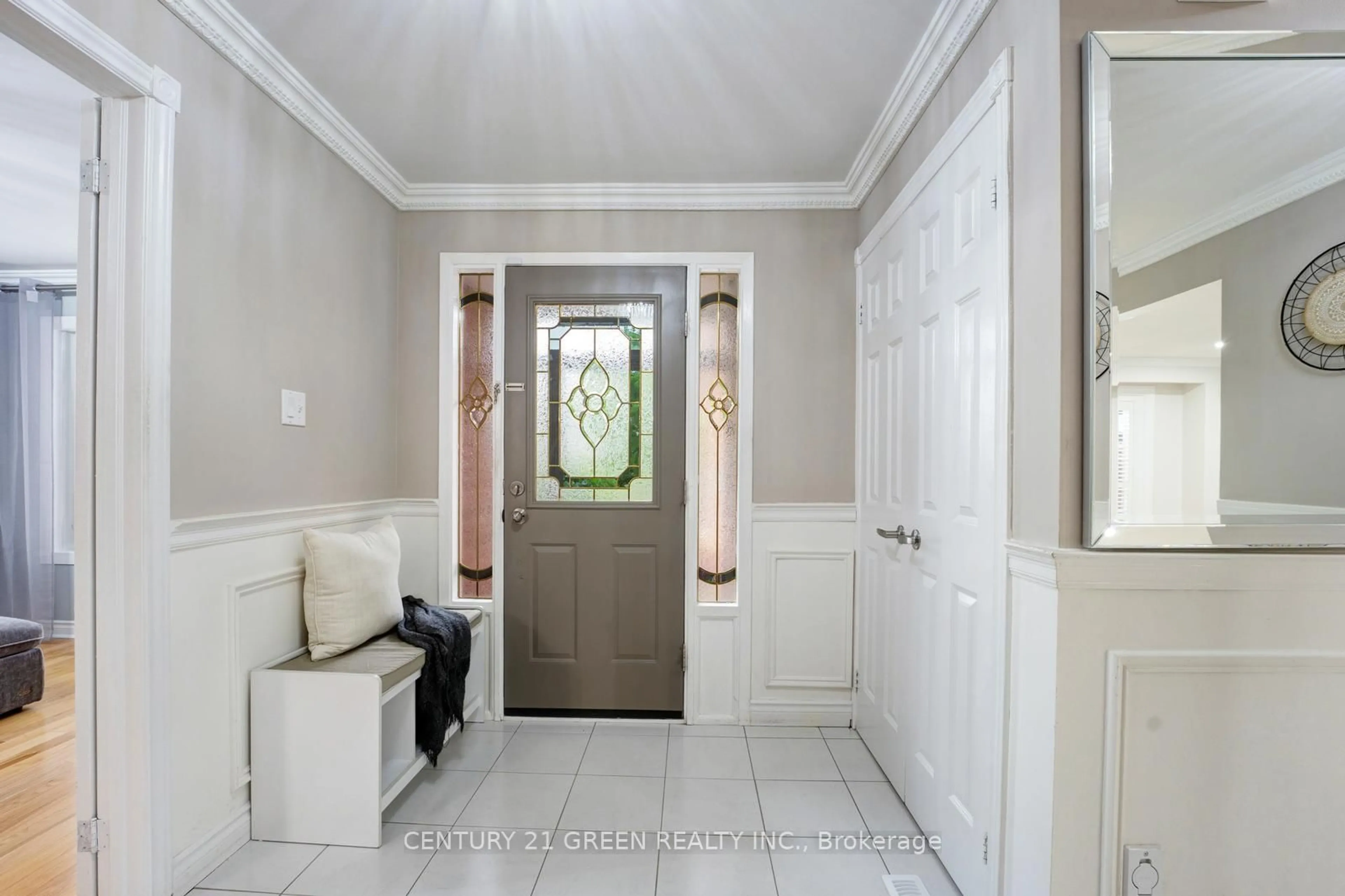 Indoor entryway for 26 MacDougall Dr, Brampton Ontario L6S 3P5