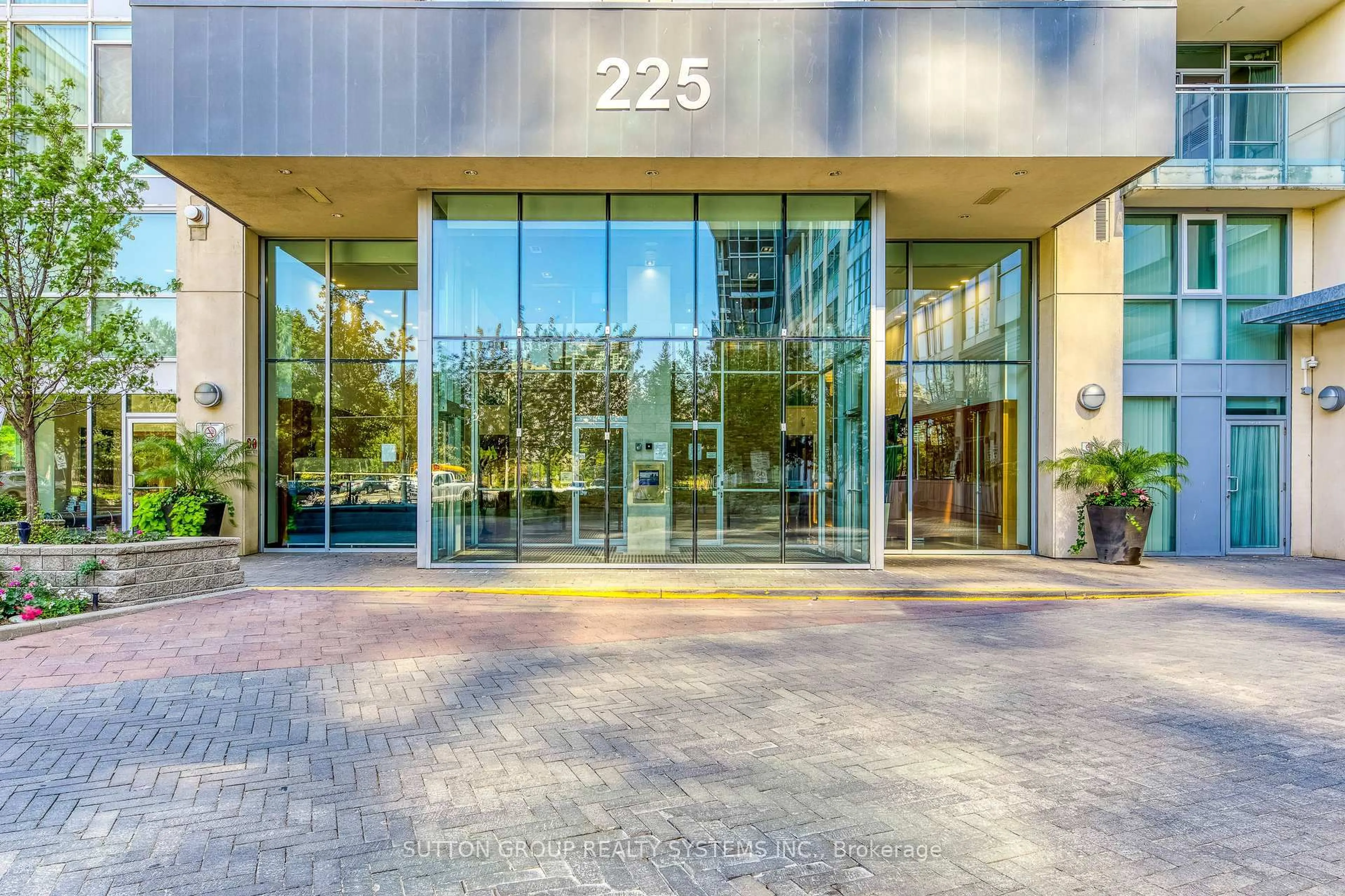 Indoor foyer for 225 Webb Dr #1509, Mississauga Ontario L5B 4P2