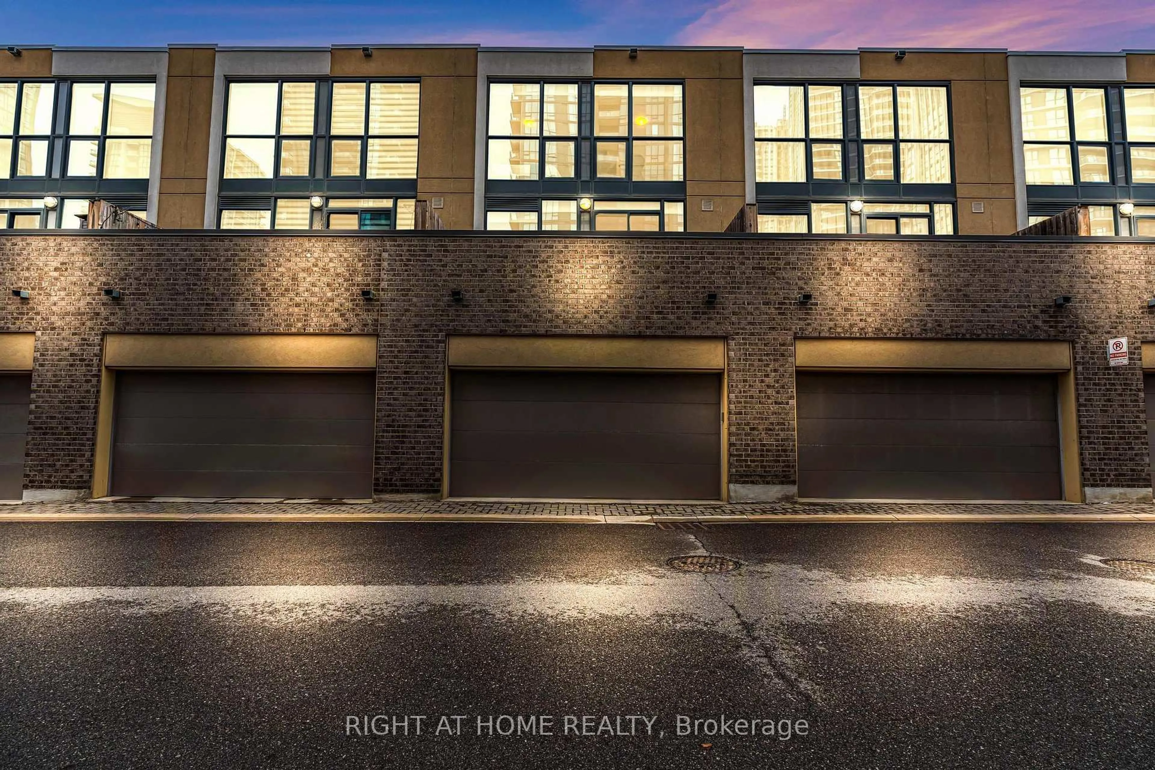 Unknown for 5040 Four Springs Ave #5, Mississauga Ontario L5R 0E9