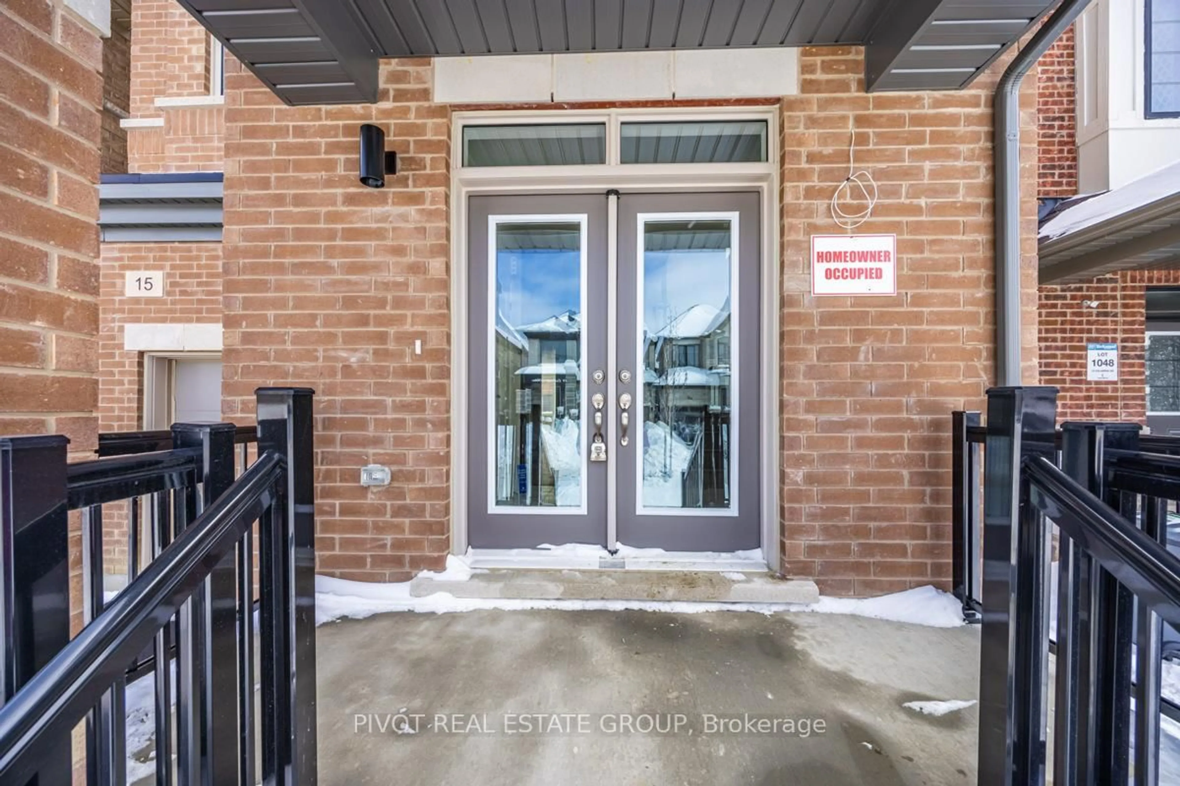 Indoor entryway for 15 Calabria Dr, Caledon Ontario L7C 4L3