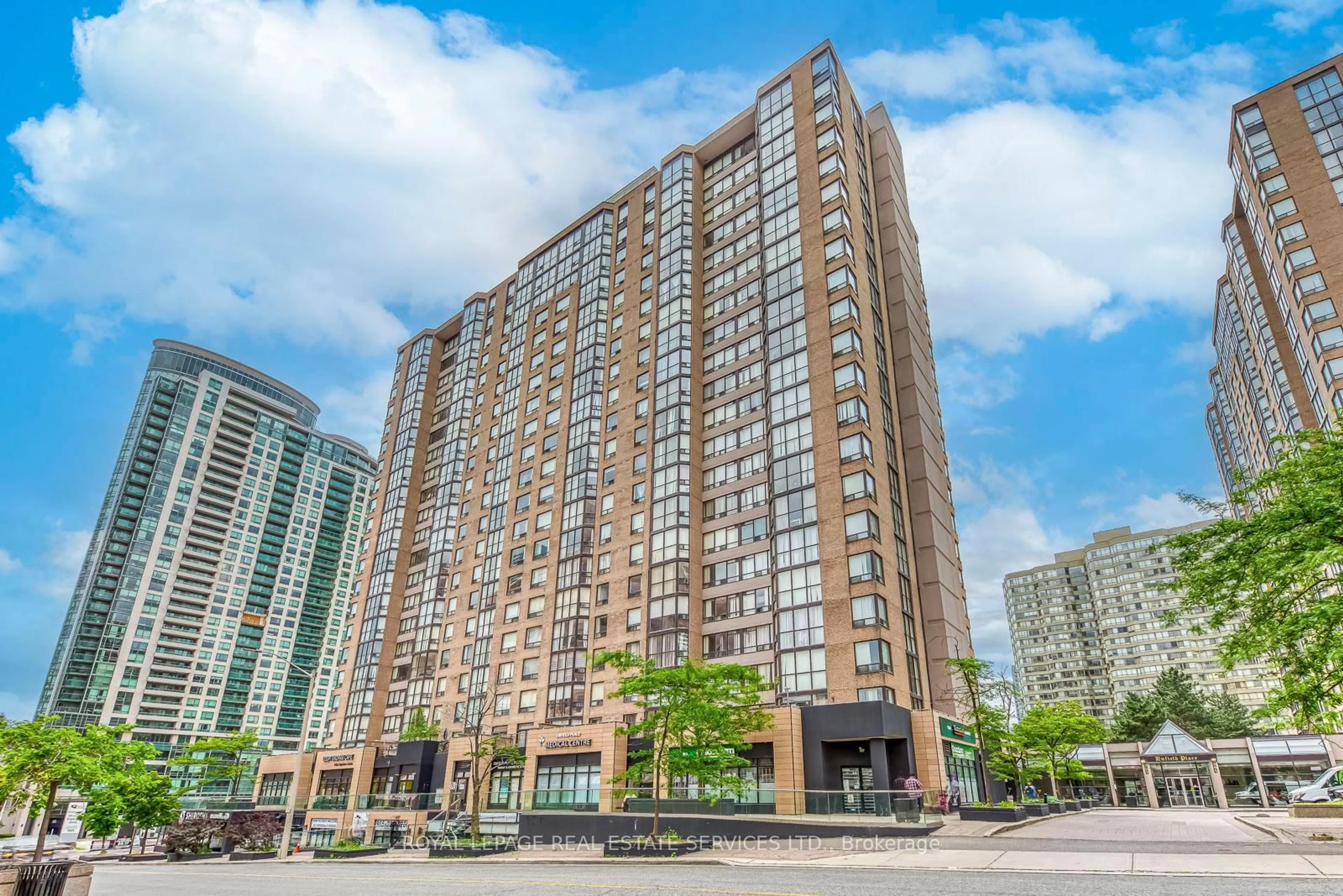 Patio, building for 265 Enfield Pl #1008, Mississauga Ontario L5B 3Y6
