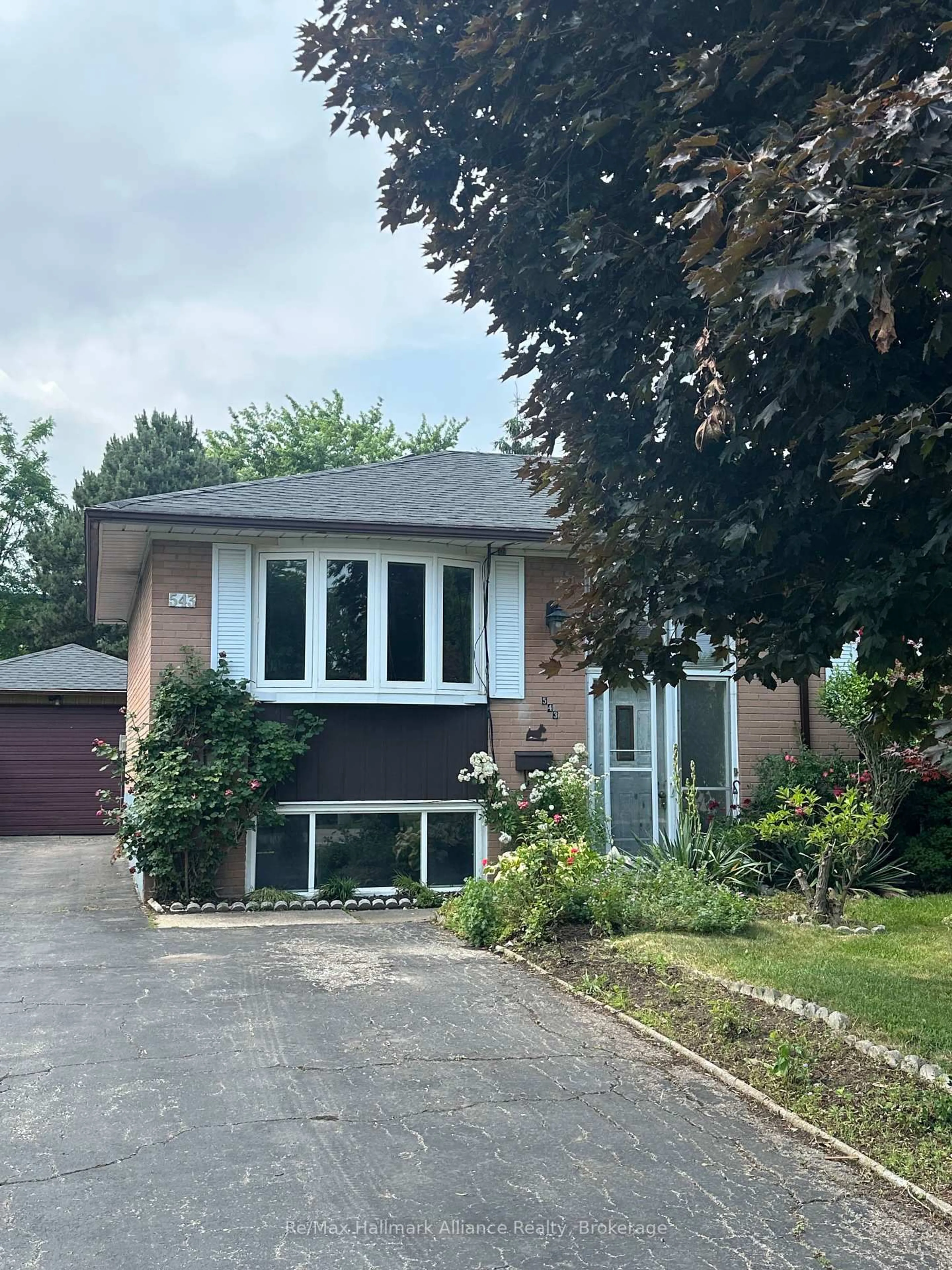 Home with brick exterior material, street for 543 Pinegrove Dr, Oakville Ontario L6K 2C2