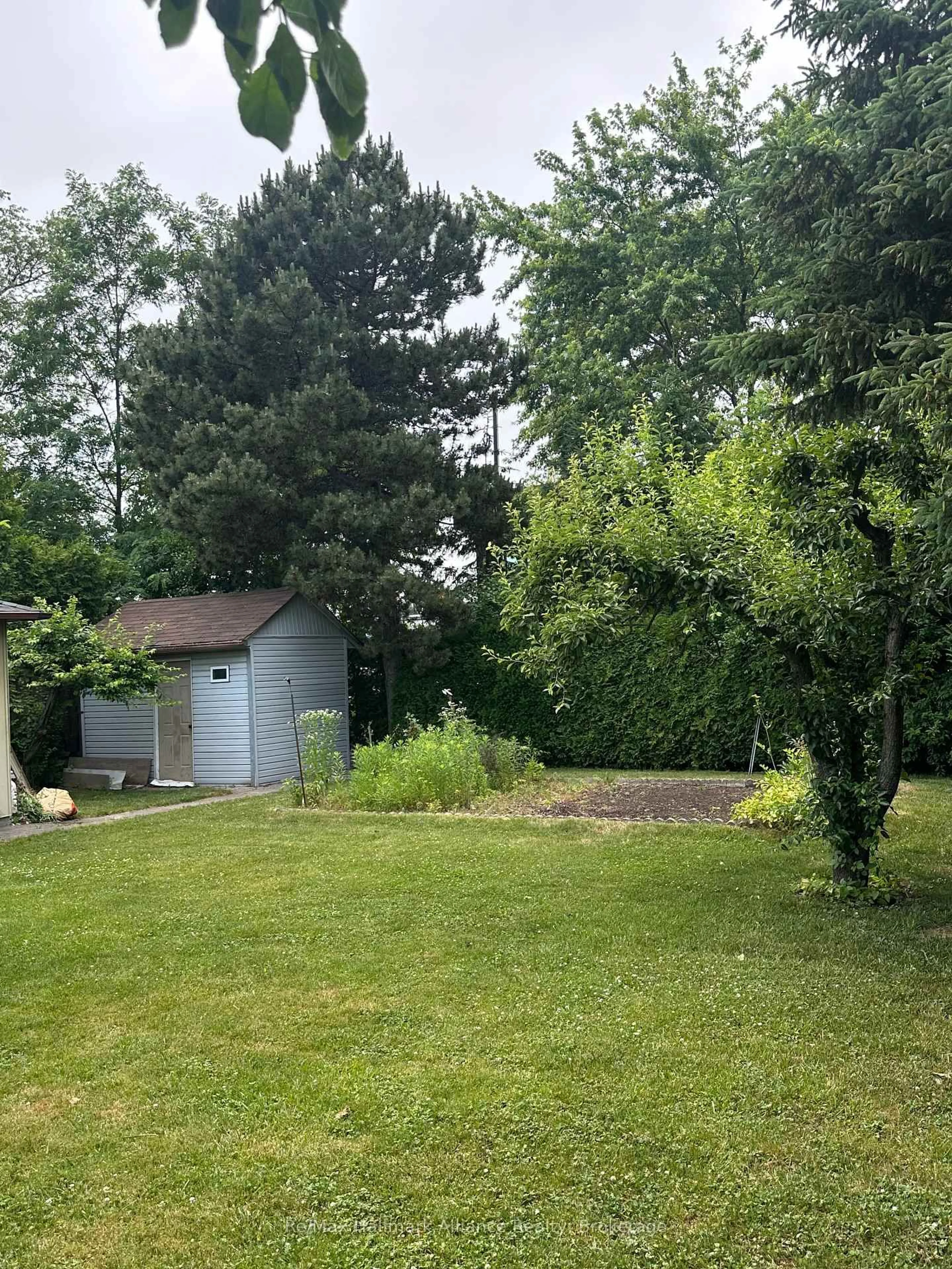 Shed for 543 Pinegrove Dr, Oakville Ontario L6K 2C2