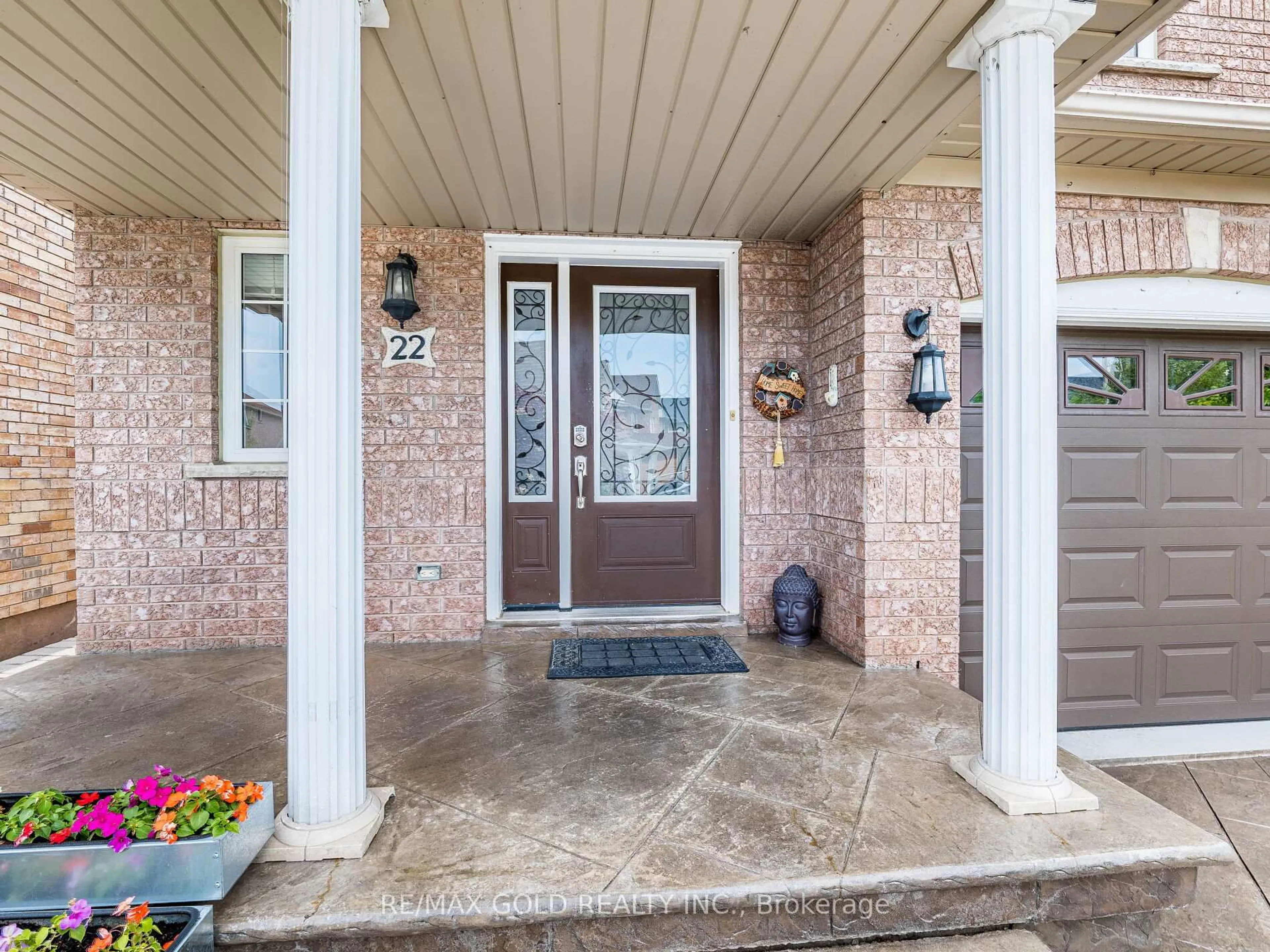 Indoor entryway for 22 Salonica Rd, Brampton Ontario L7A 3K9