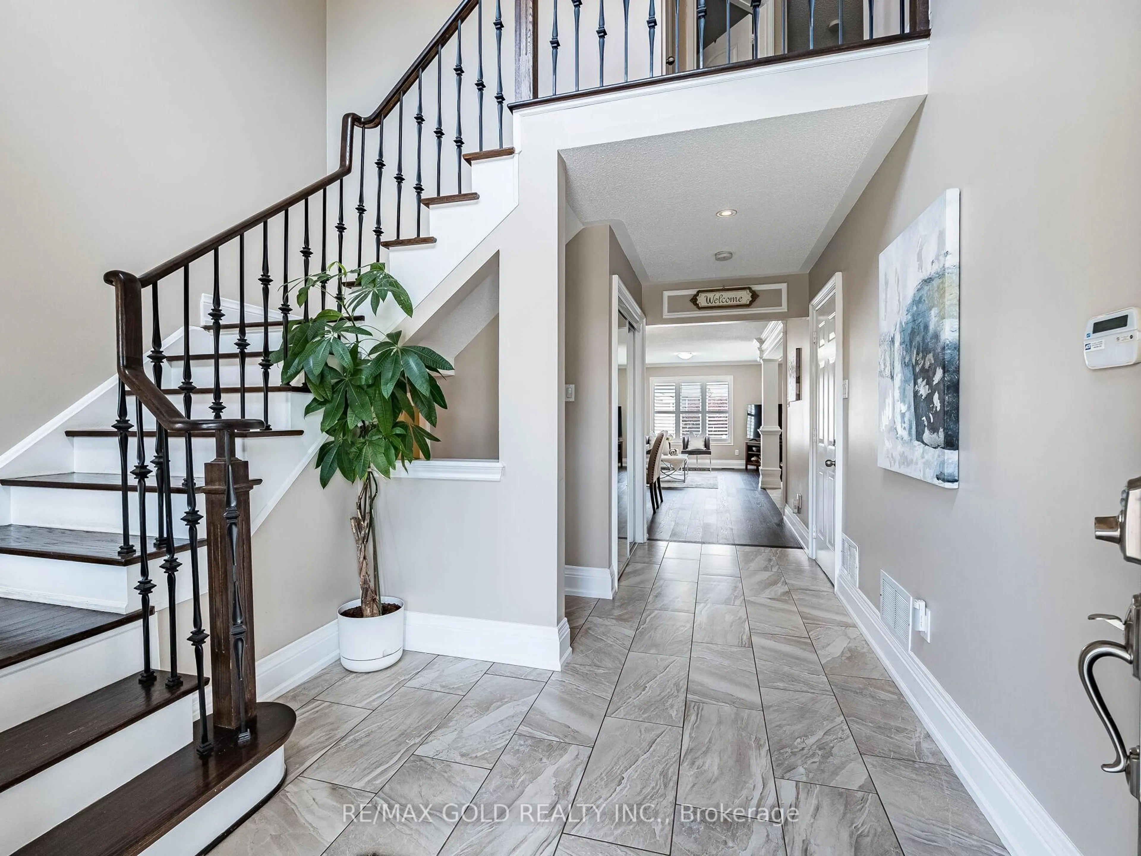 Indoor entryway for 22 Salonica Rd, Brampton Ontario L7A 3K9