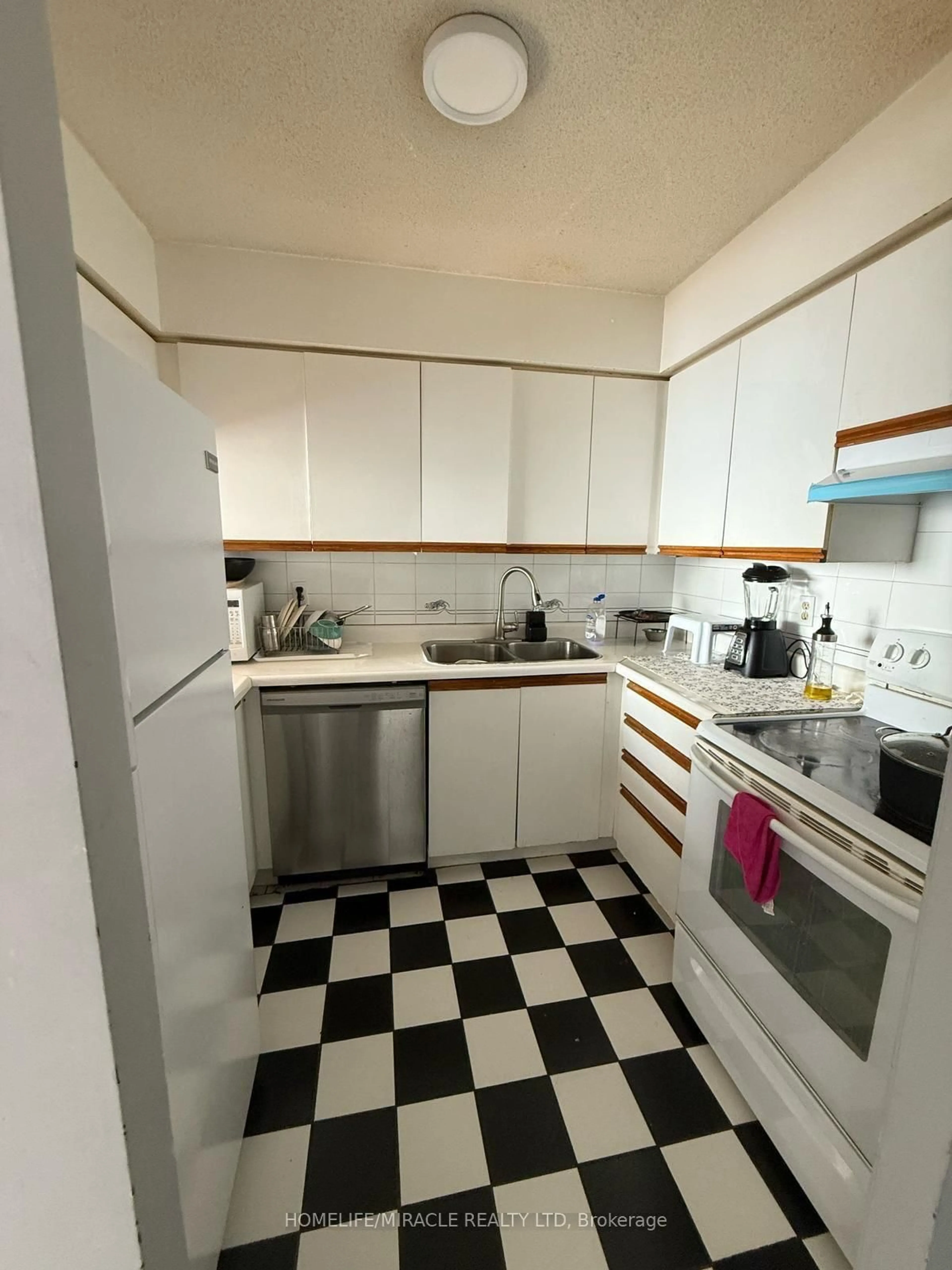 Standard kitchen, unknown for 2901 Kipling Ave #507, Toronto Ontario M9V 5E5